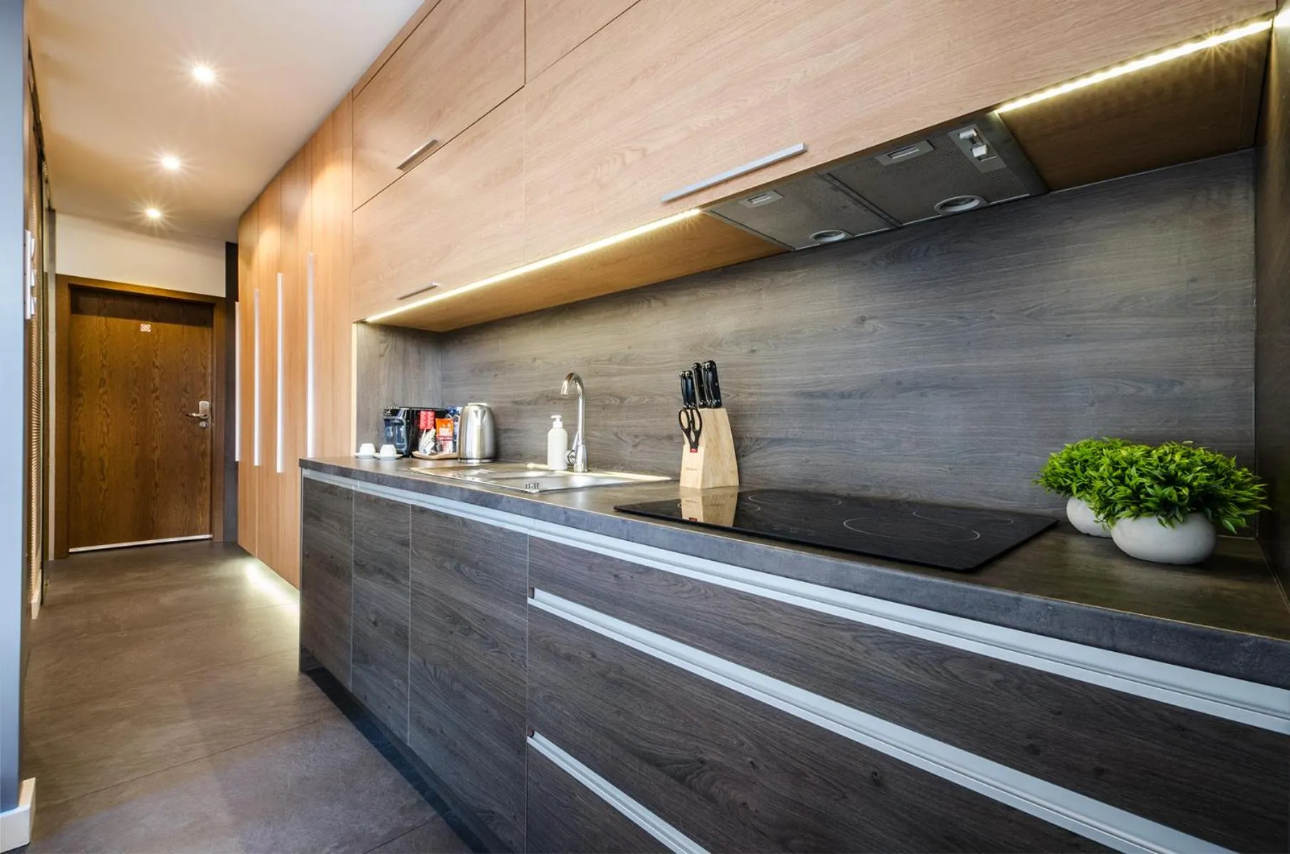 Coffee/tea facilities in LupoApartments z Klimatyzacją do wyboru z Jacuzzi Pole Dance Parking Dostęp na Kod