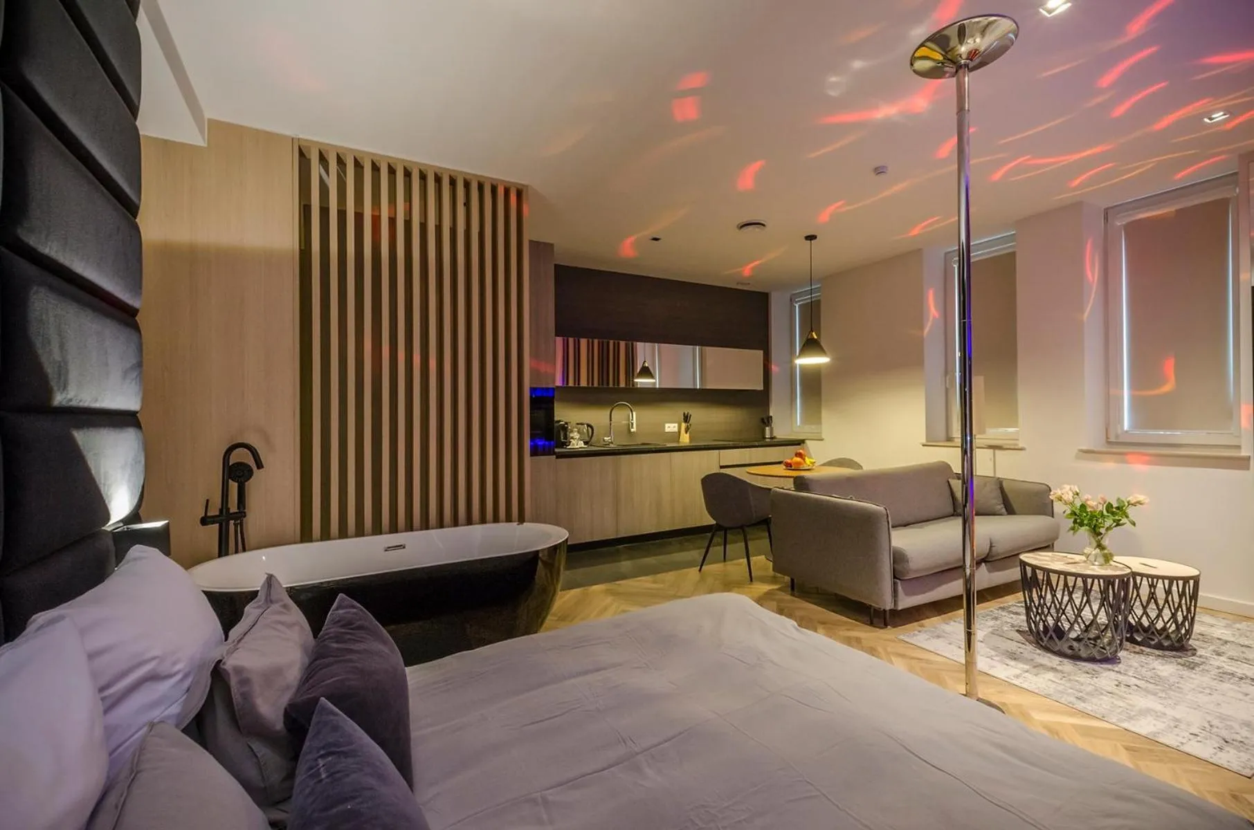 Bed in LupoApartments z Klimatyzacją do wyboru z Jacuzzi Pole Dance Parking Dostęp na Kod