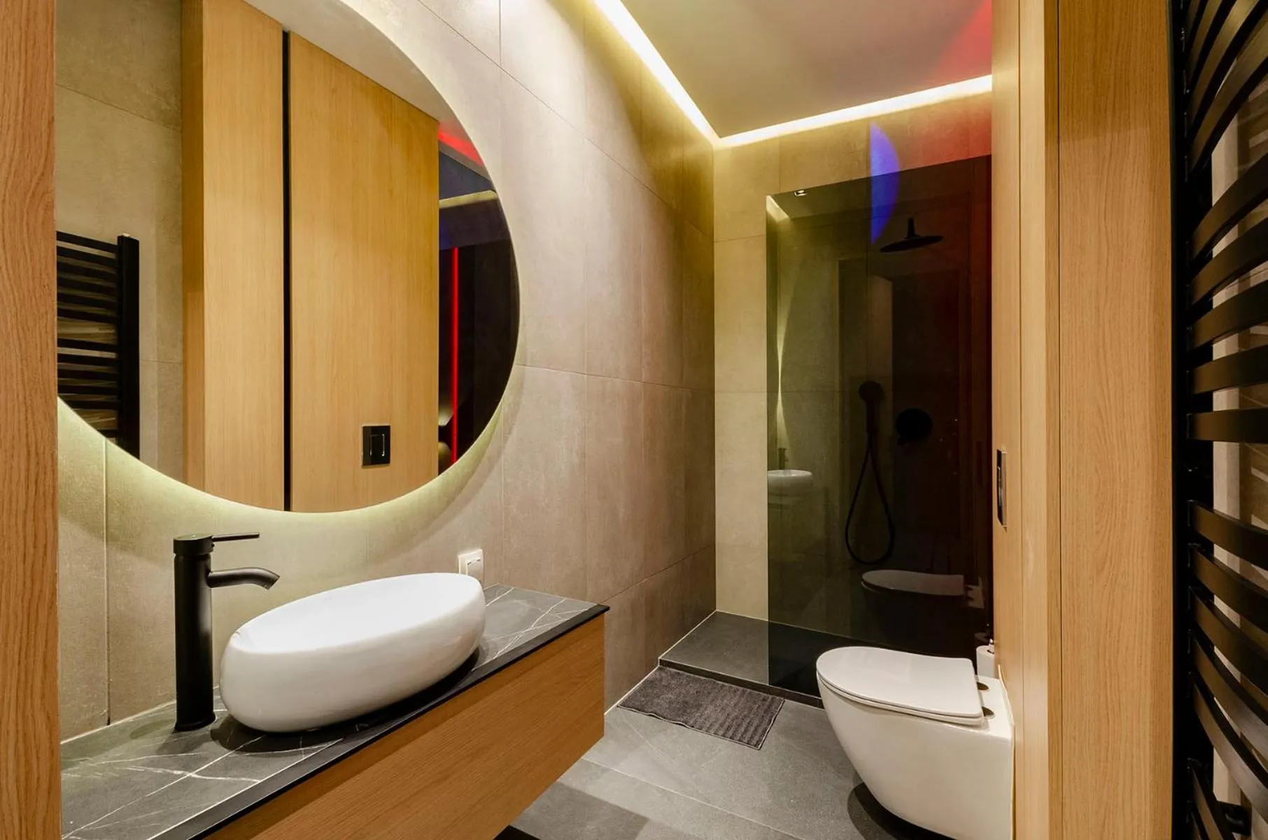 Shower in LupoApartments z Klimatyzacją do wyboru z Jacuzzi Pole Dance Parking Dostęp na Kod