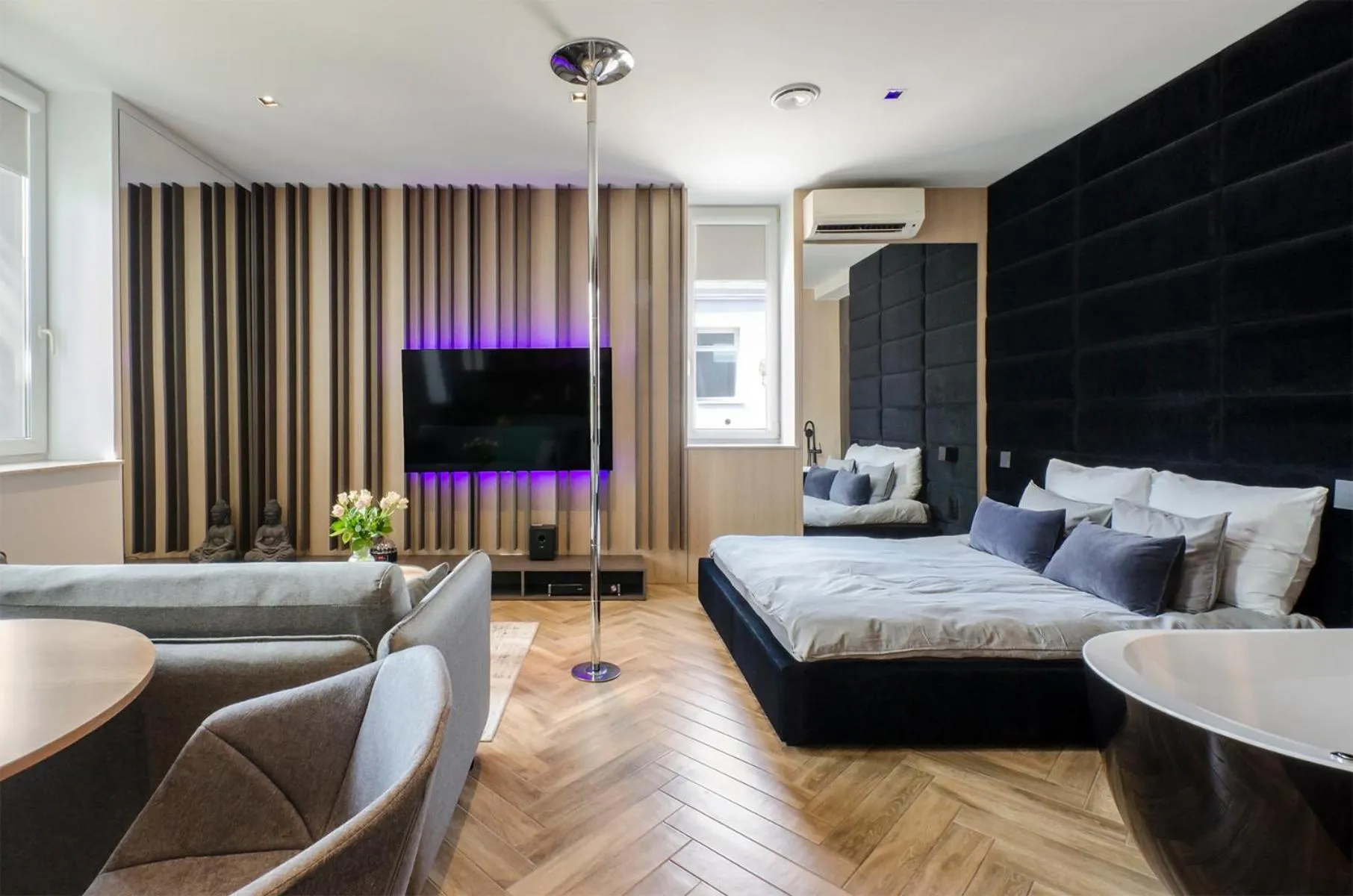 Bed in LupoApartments z Klimatyzacją do wyboru z Jacuzzi Pole Dance Parking Dostęp na Kod