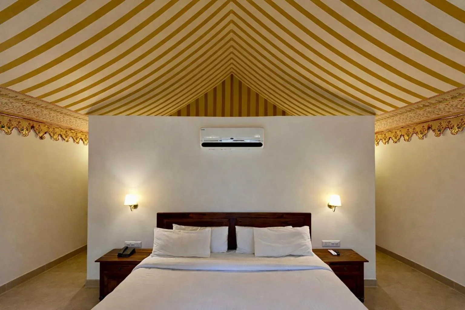 Bed in Achrol Niwas A TreeHouse Hotel