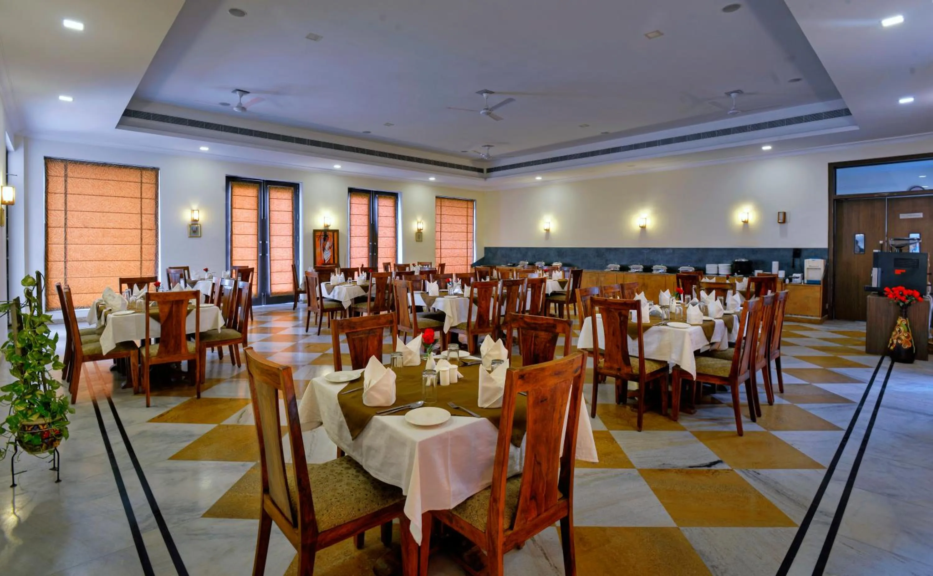 Restaurant/places to eat in Achrol Niwas A TreeHouse Hotel