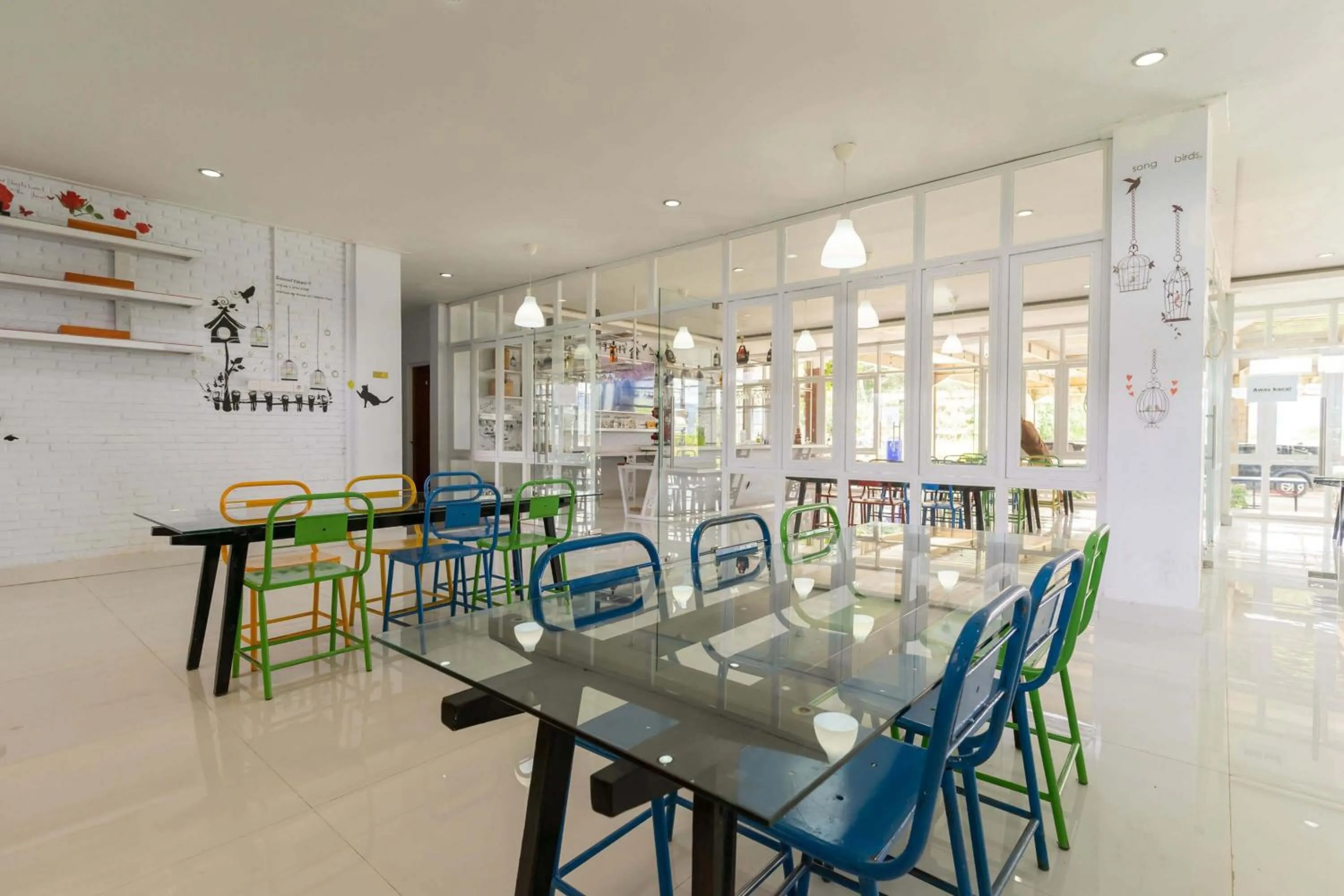 Seating area in RedDoorz Plus @ Vantas Hotel Parbaba