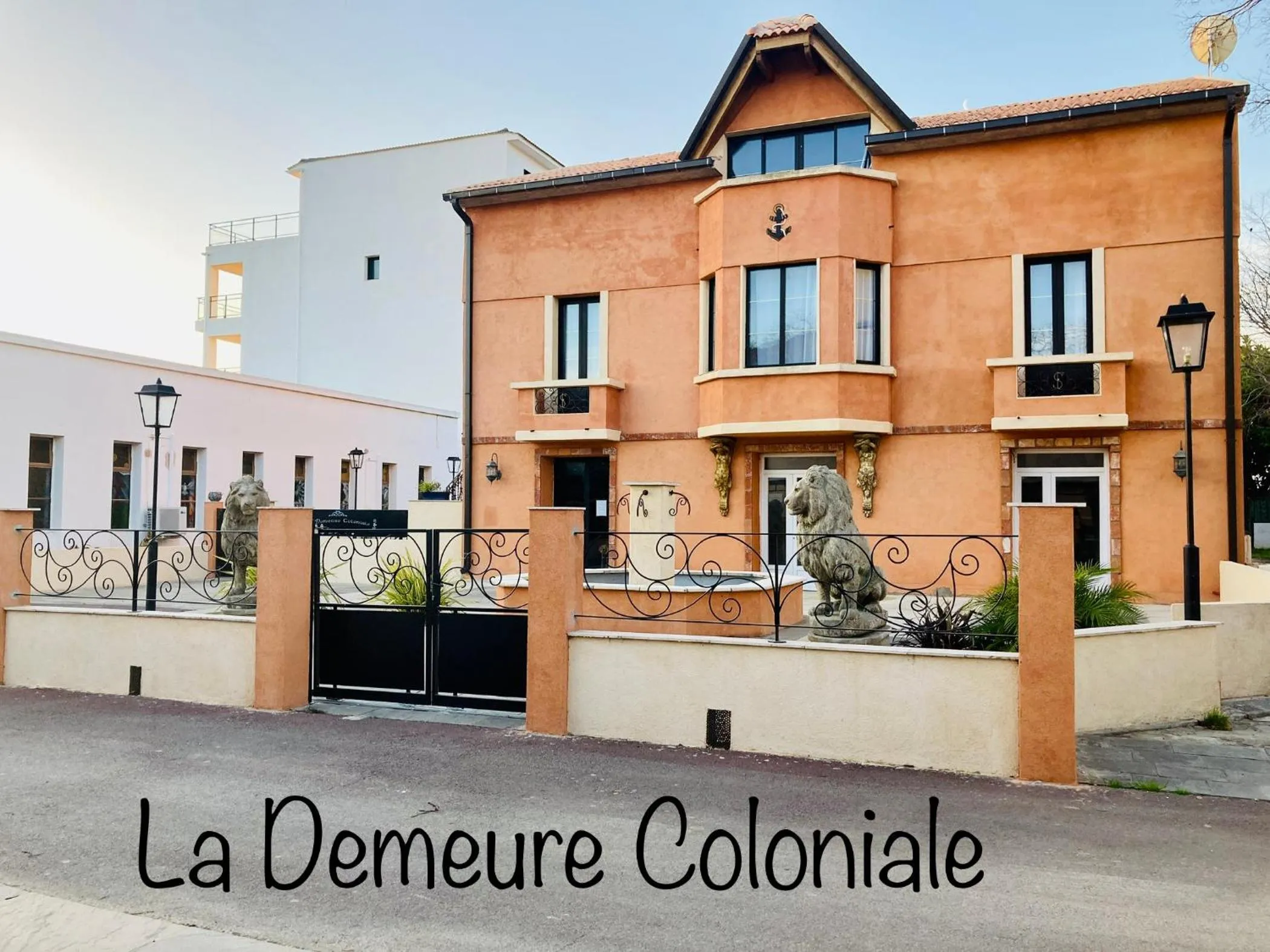 Property building in Hôtel La Demeure Coloniale