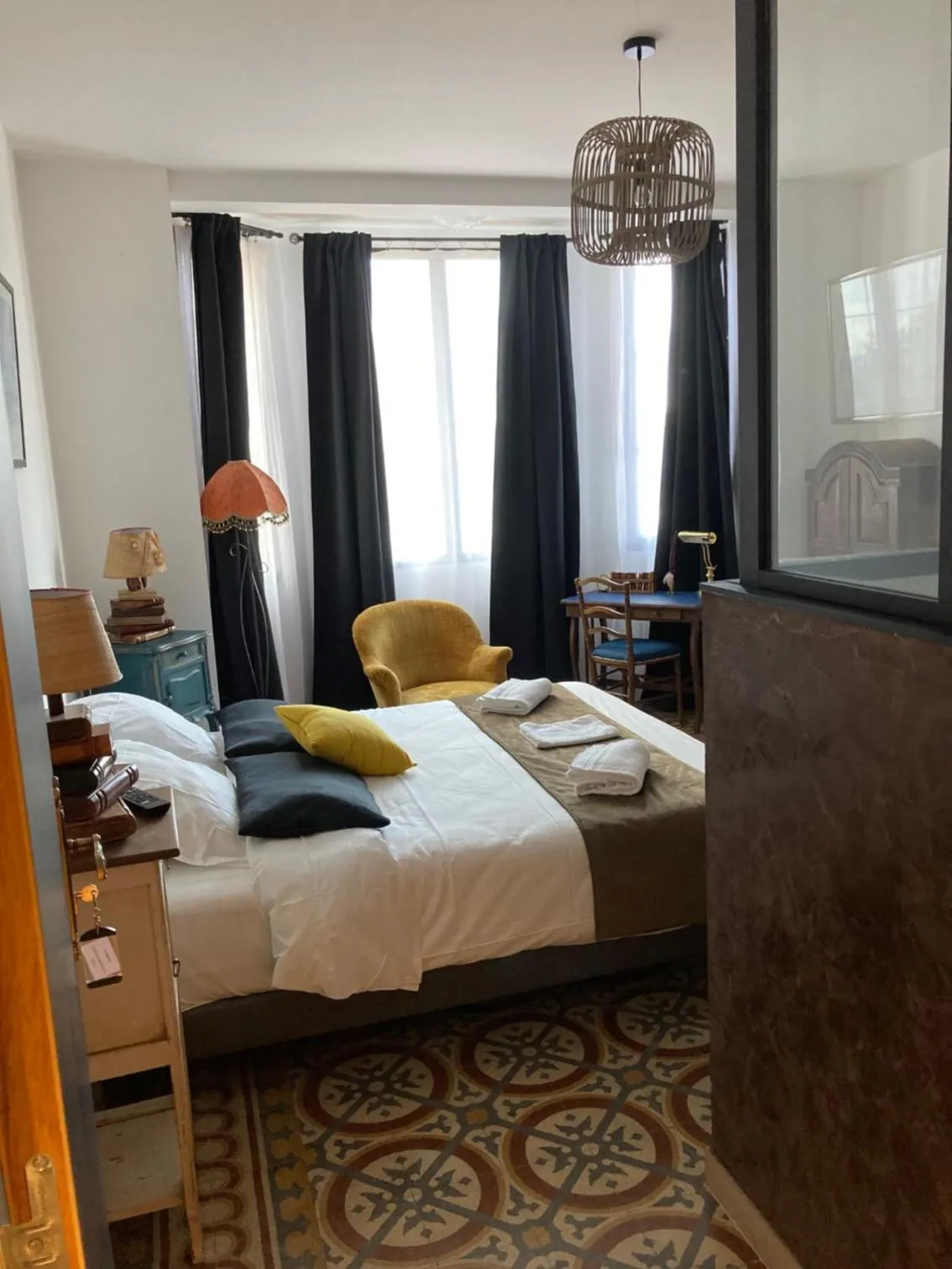 Bedroom, Bed in Hôtel La Demeure Coloniale