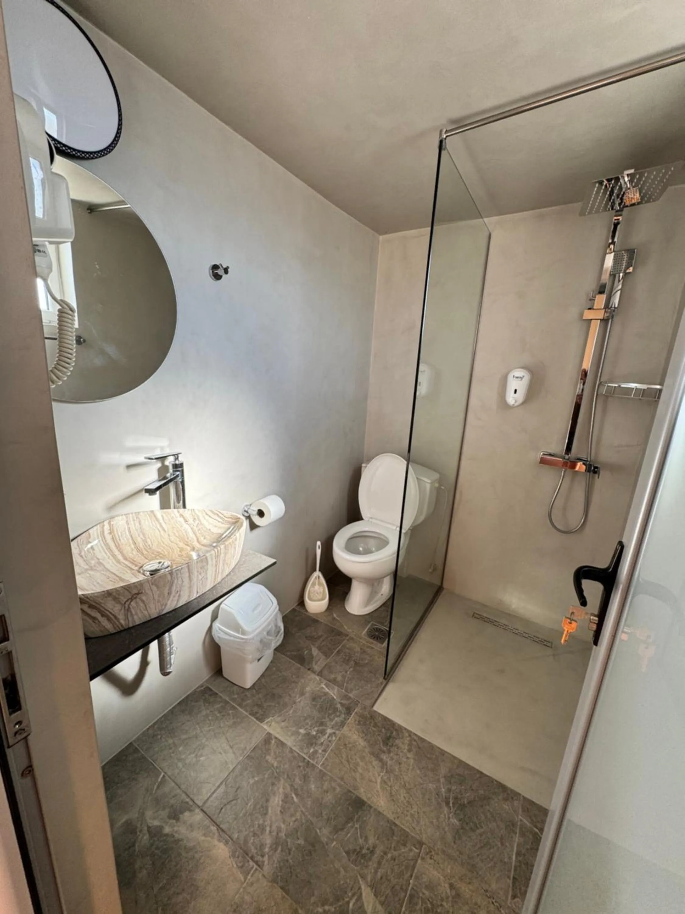 Toilet in Hotel Driloni