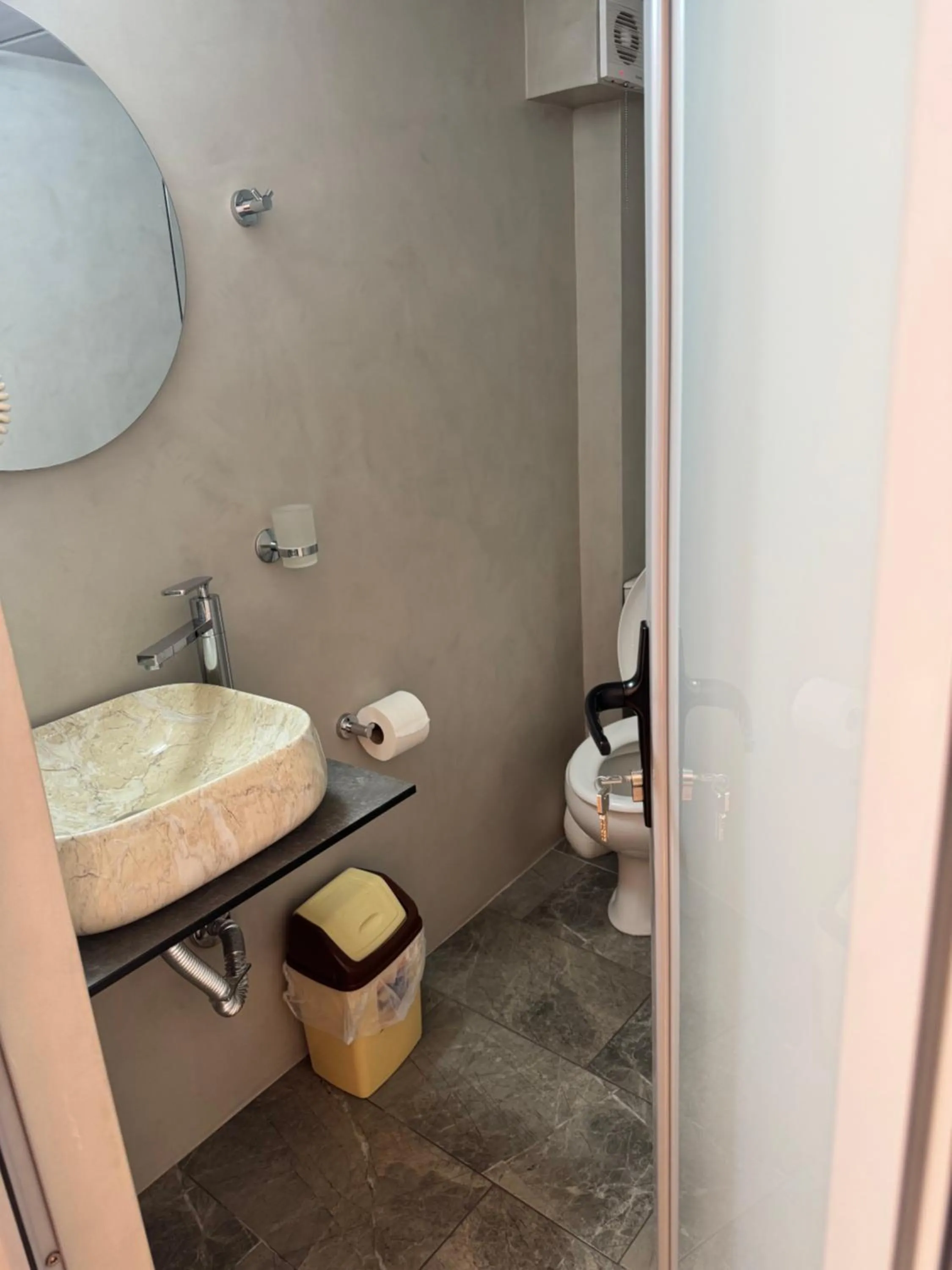 Shower in Hotel Driloni