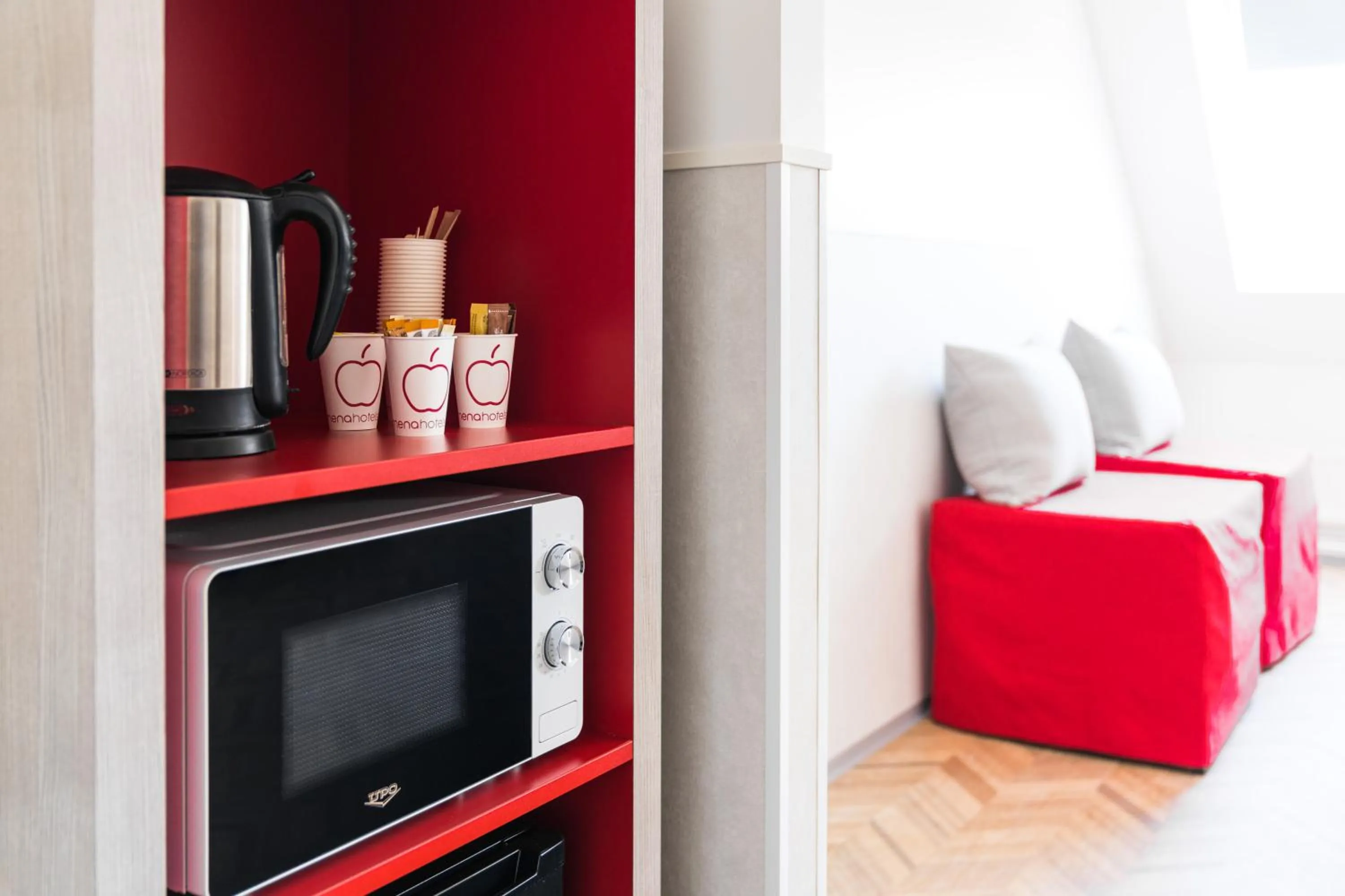 Coffee/tea facilities, Bed in Omena Hotel Turku Kauppiaskatu