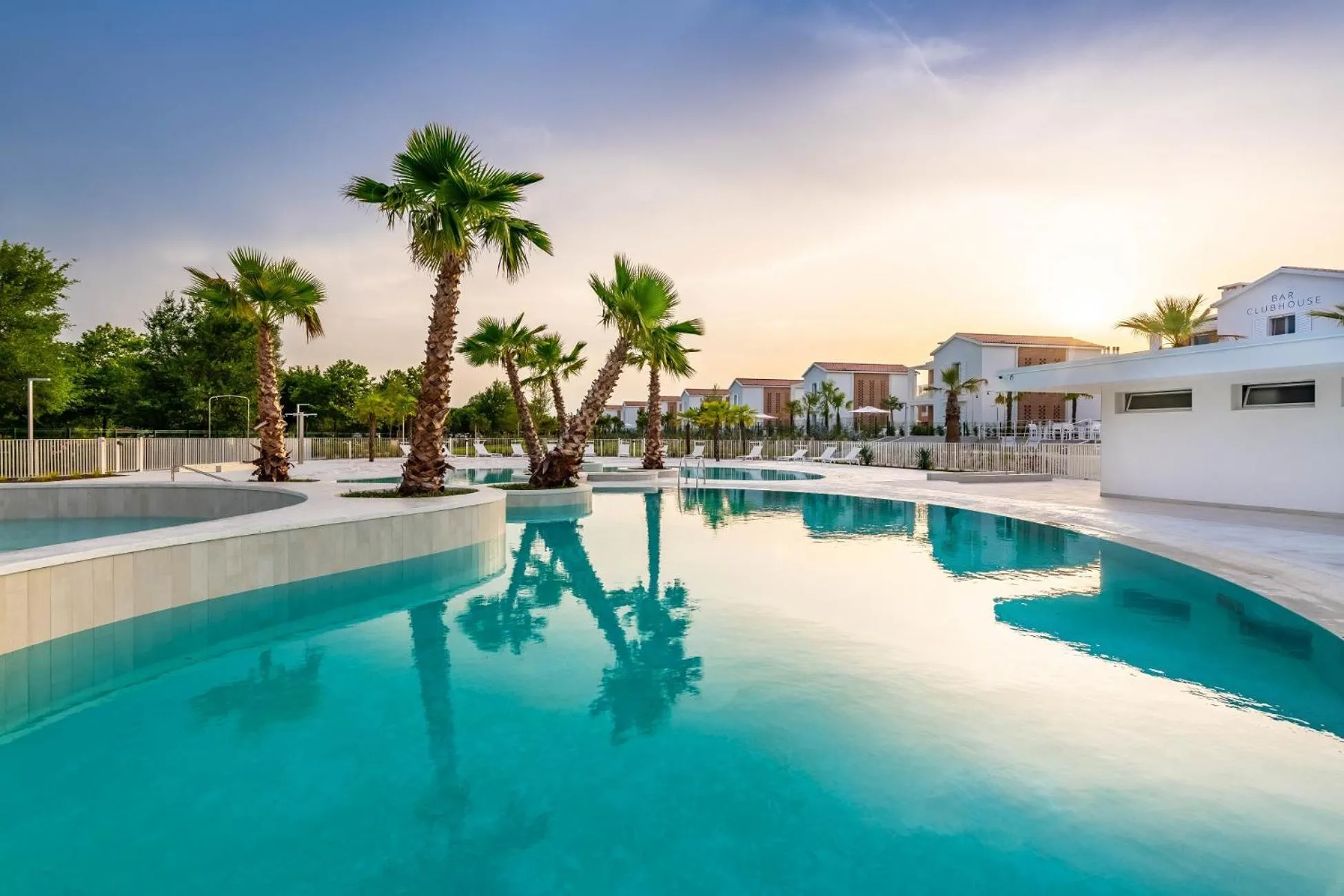 Pareus Beach Resort