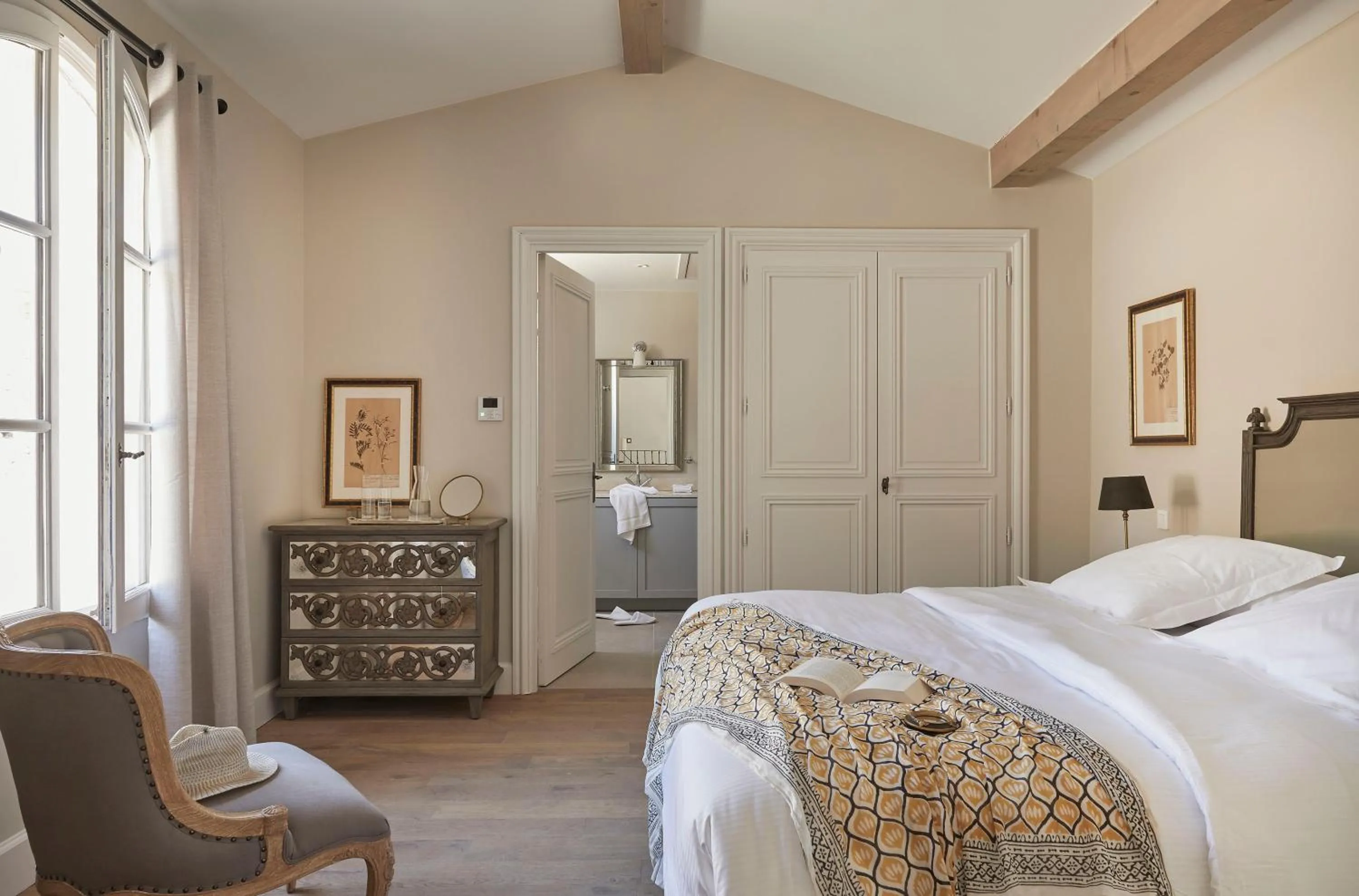 Photo of the whole room, Bed in Château Capitoul