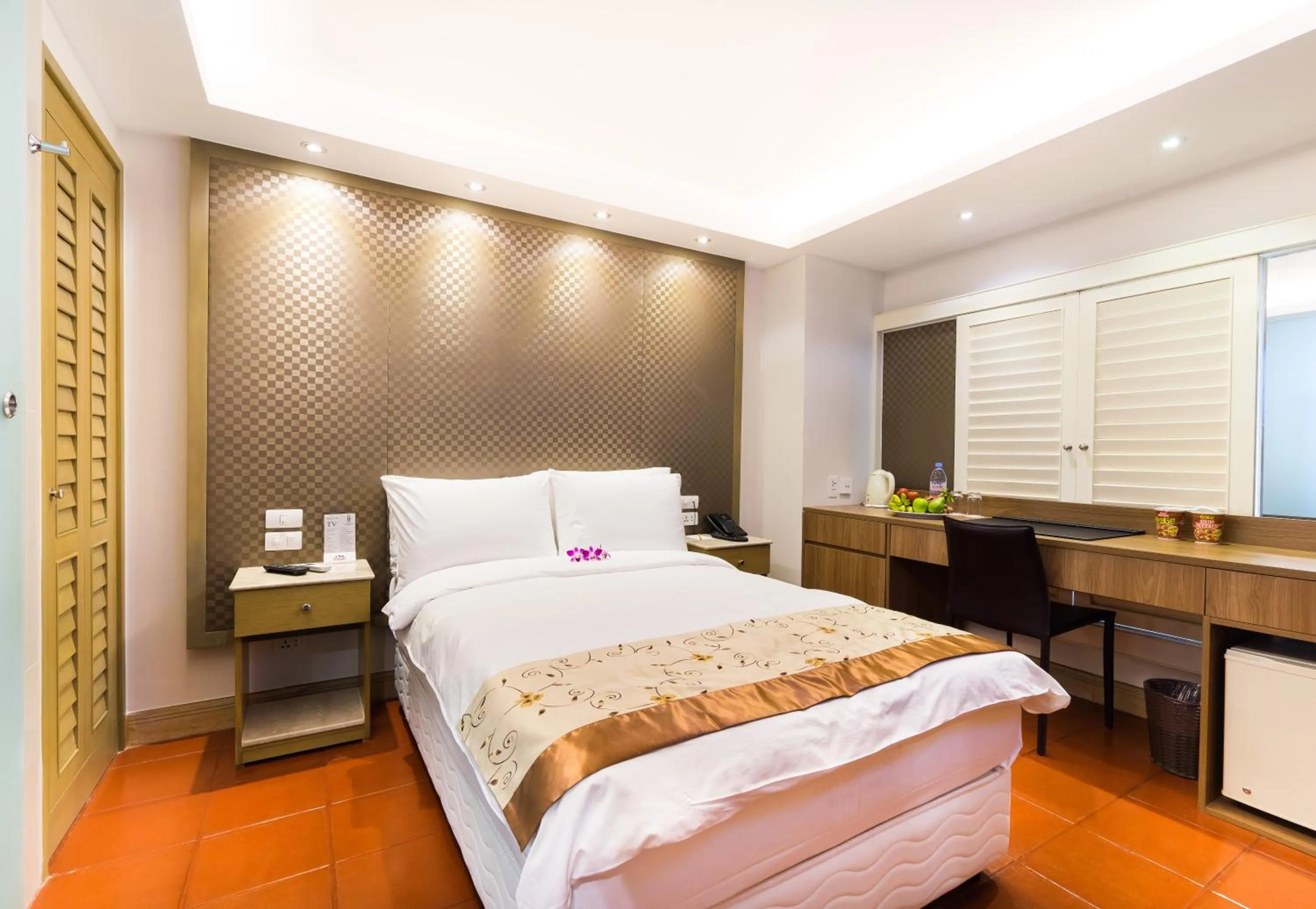 Bedroom, Bed in Empress Hotel Ho Chi Minh City