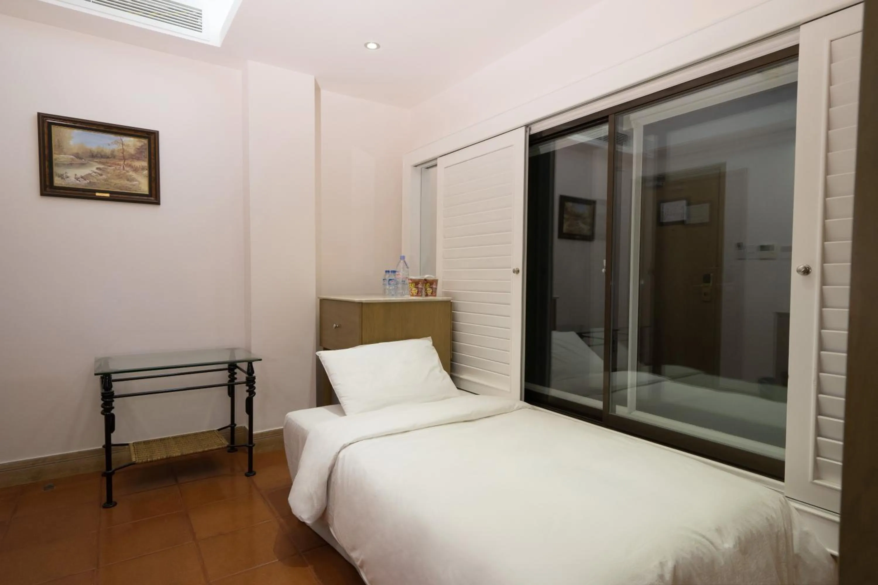 Living room, Bed in Empress Hotel Ho Chi Minh City