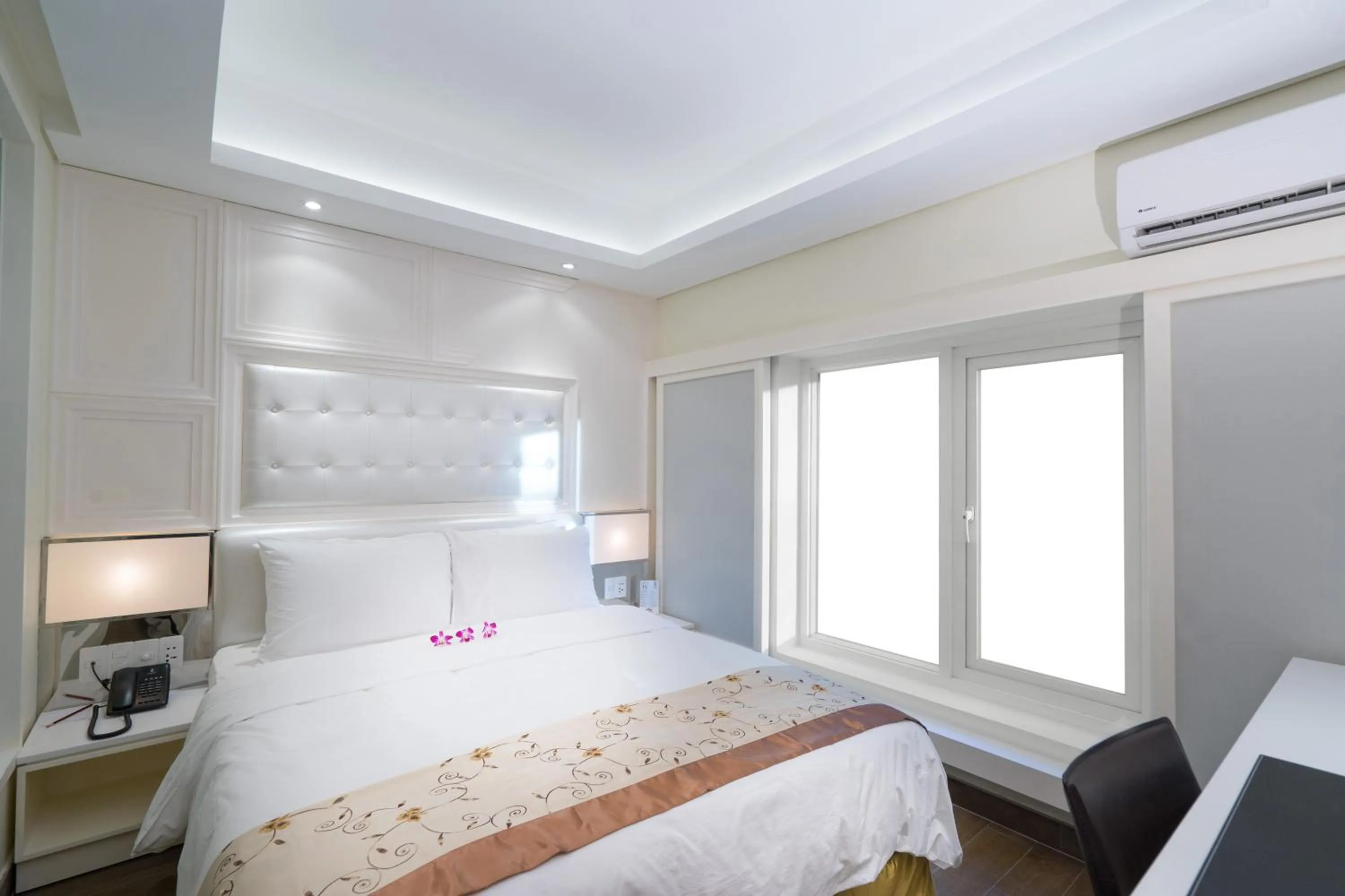 Bedroom, Bed in Empress Hotel Ho Chi Minh City