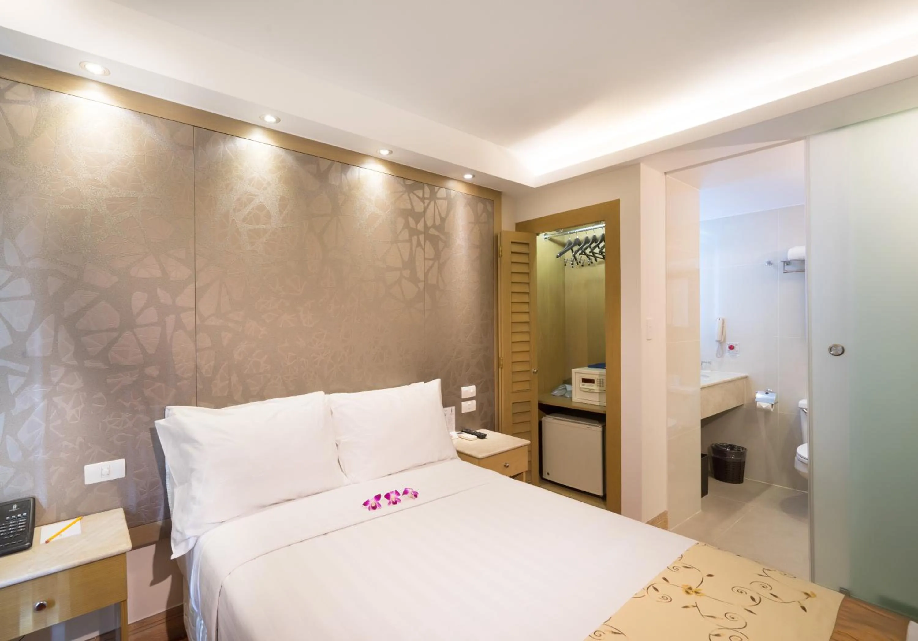 Bedroom, Bed in Empress Hotel Ho Chi Minh City