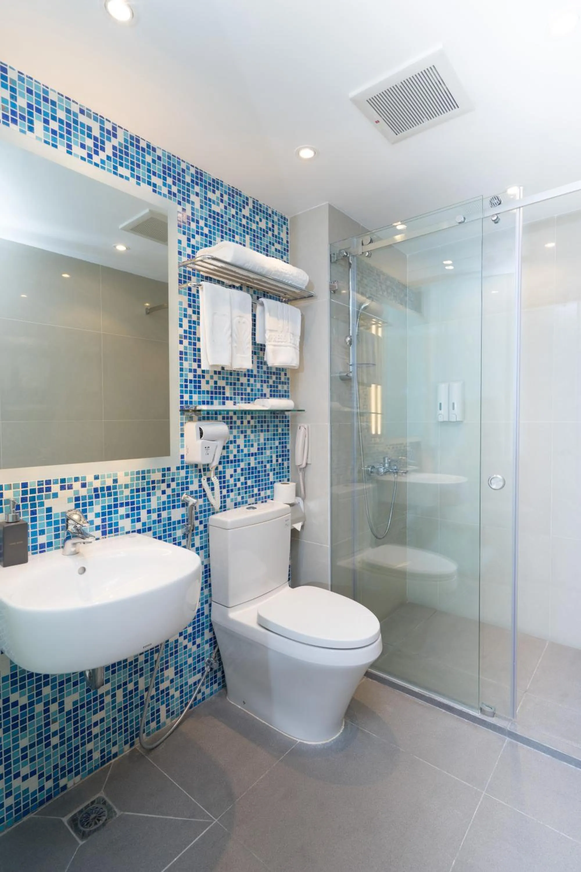 Bathroom in Empress Hotel Ho Chi Minh City