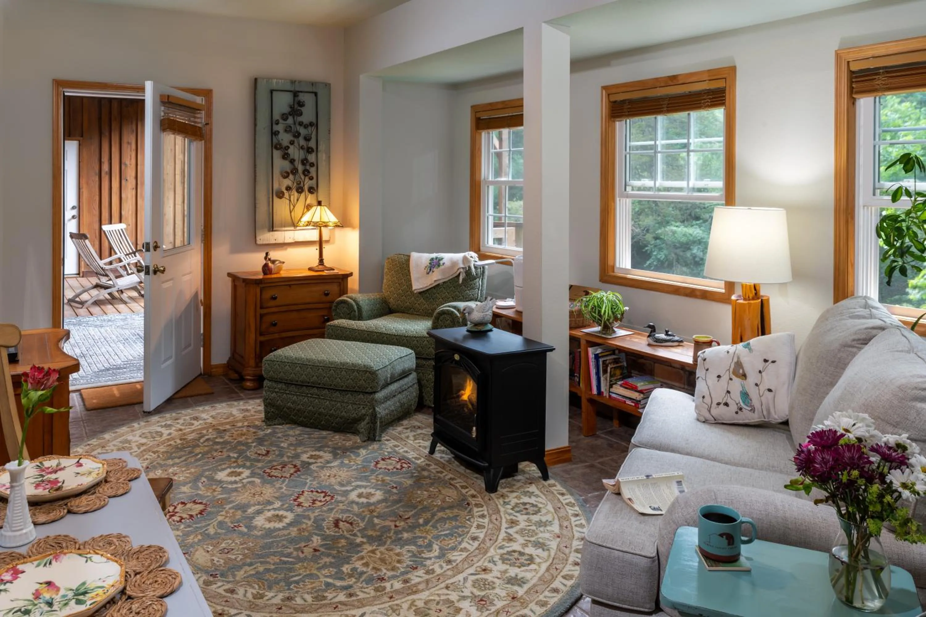 Living room in Eureka Sunset Cabins