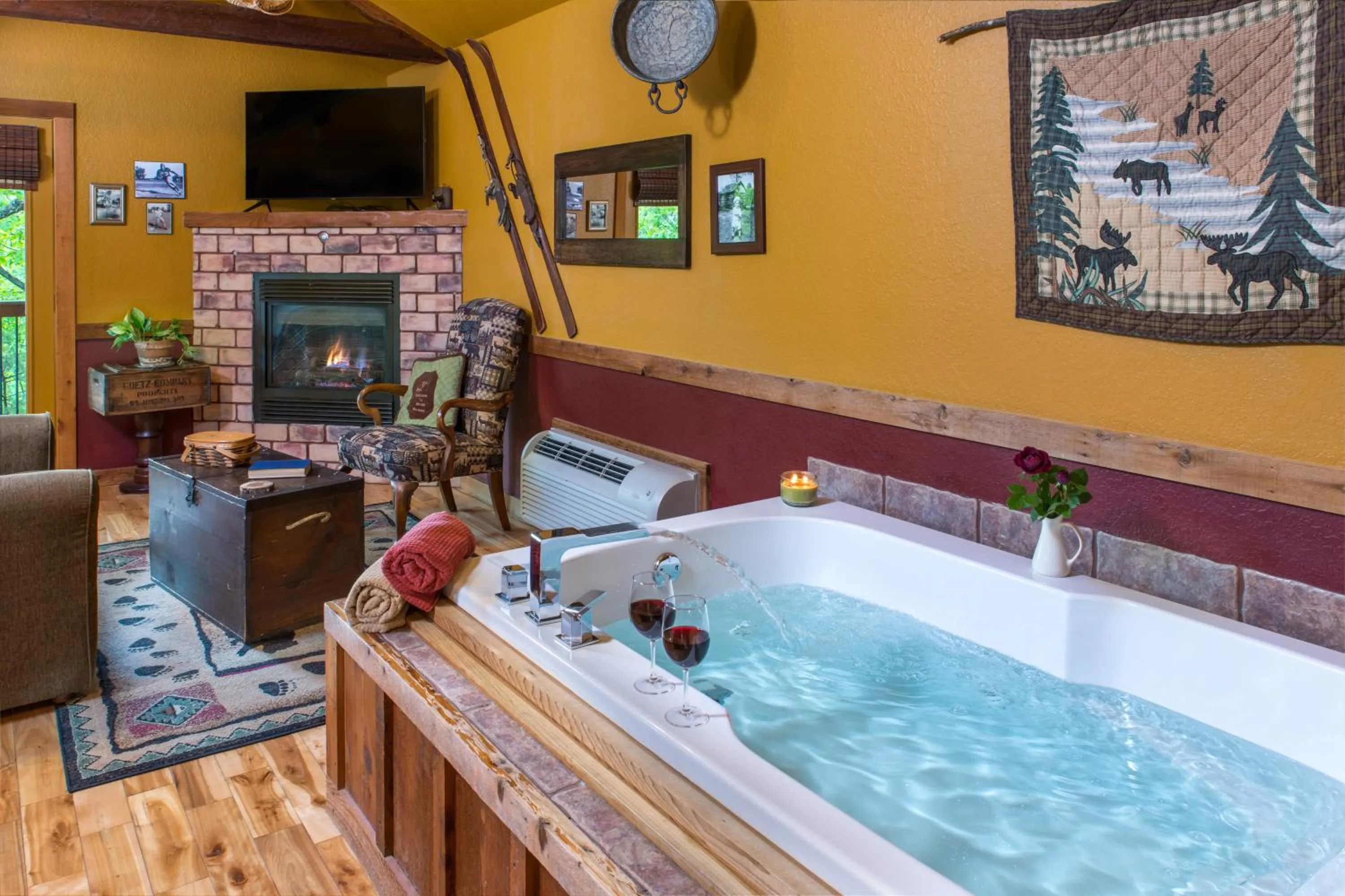 Hot Tub in Eureka Sunset Cabins