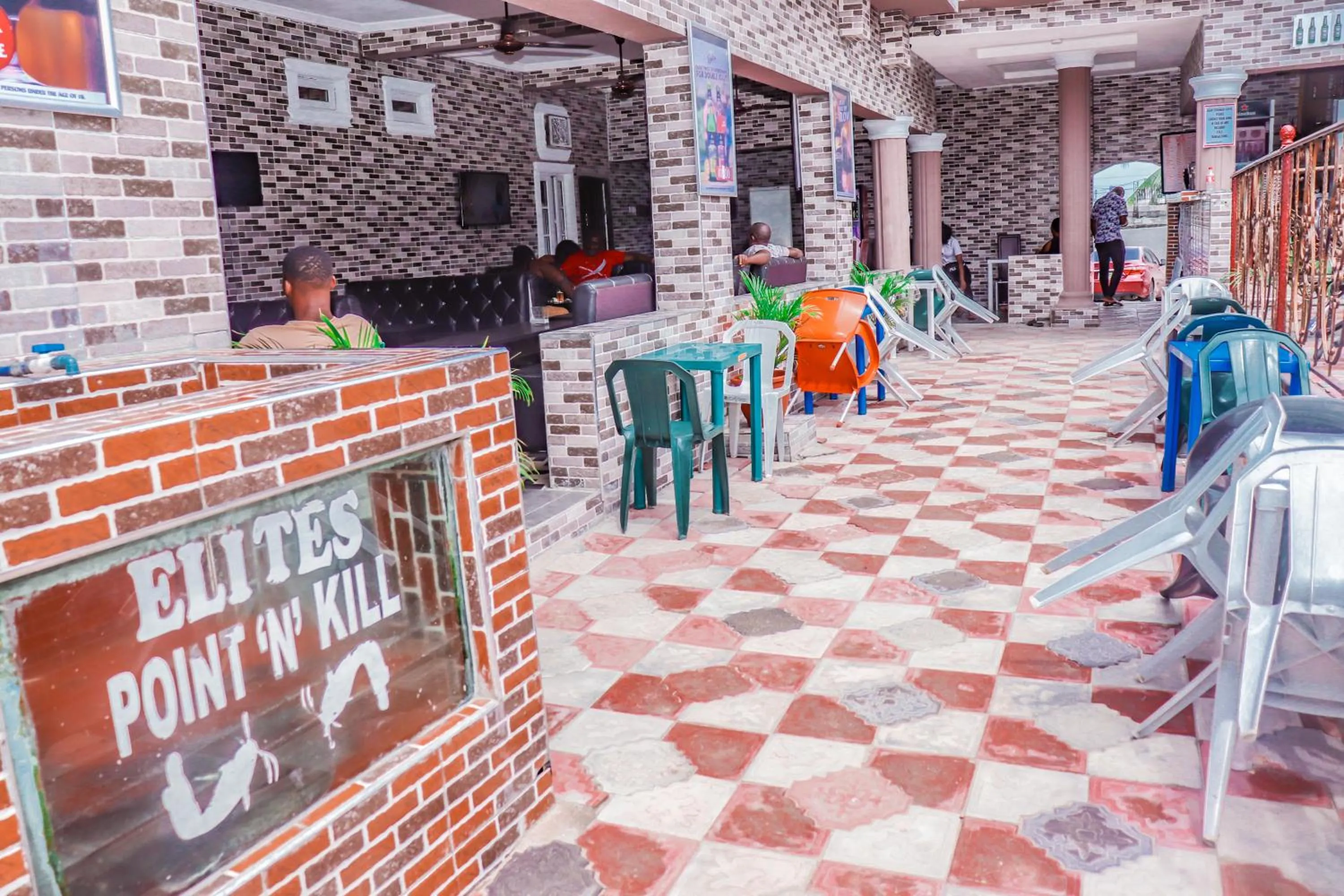 Seating area in Elites Lodge