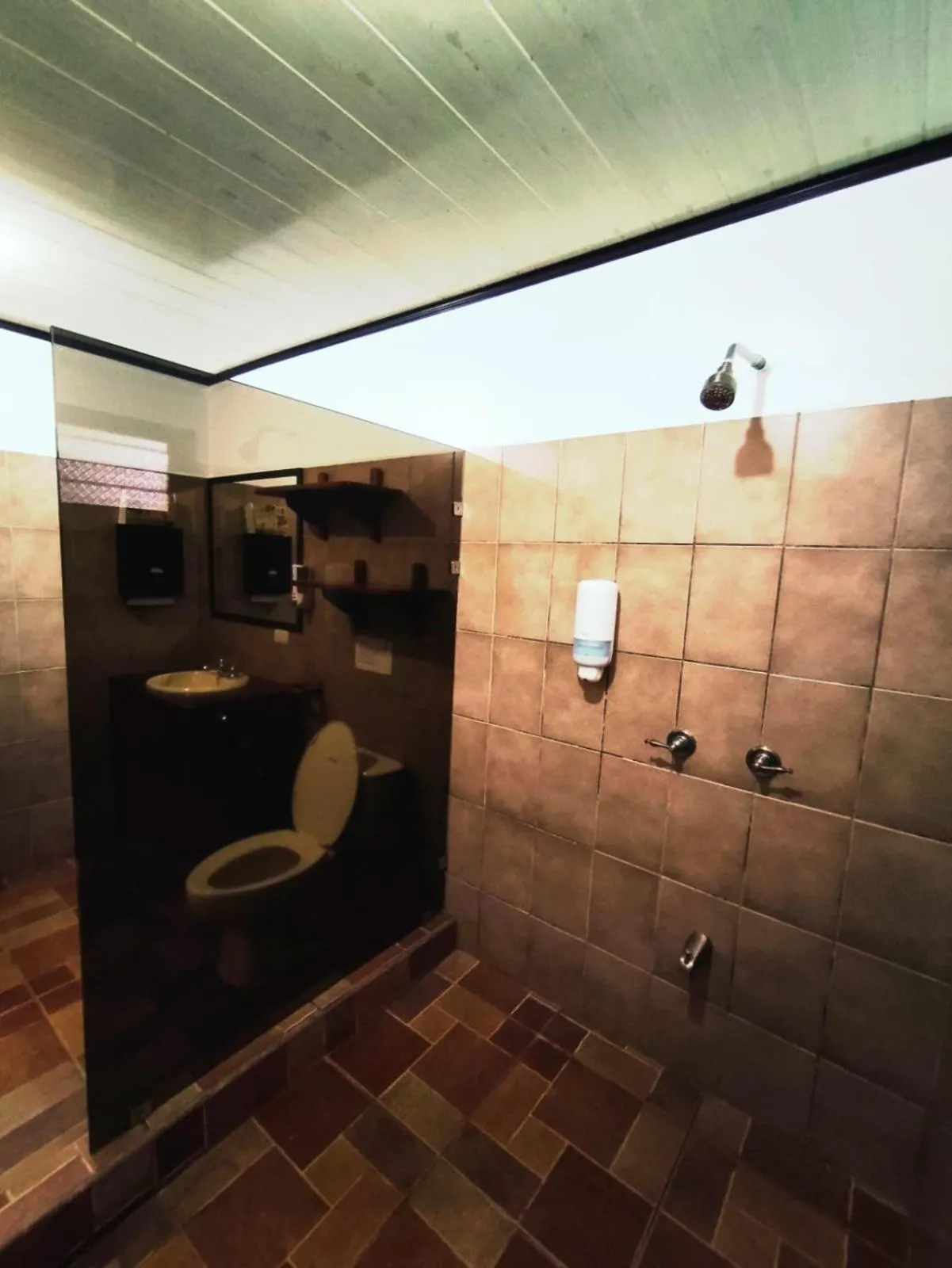 Bathroom in Ávita Lodge