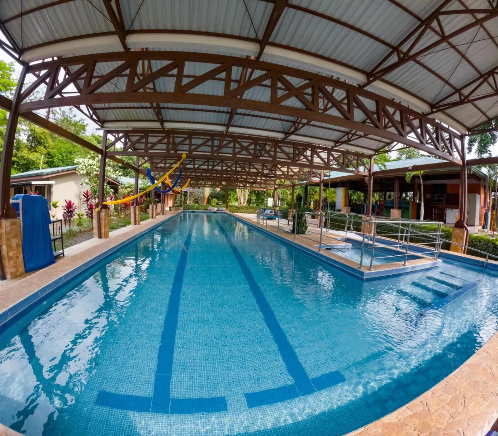 Pool view in Ávita Lodge