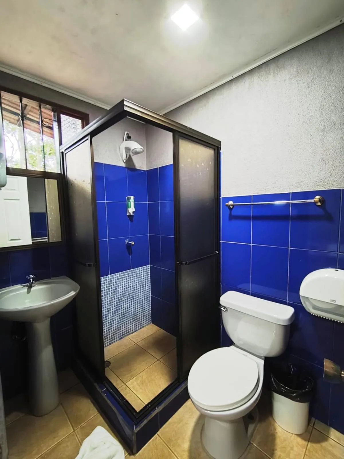 Bathroom in Ávita Lodge