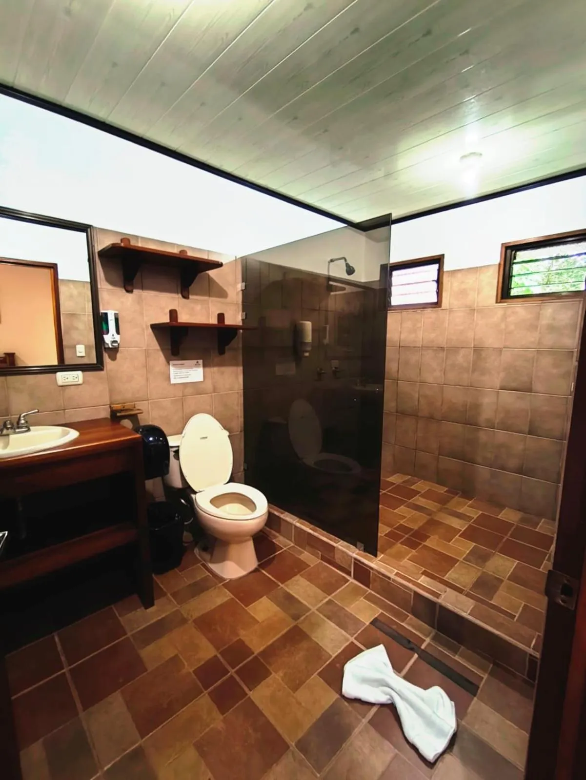 Bathroom in Ávita Lodge