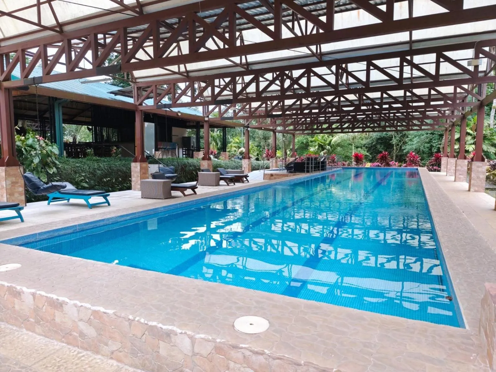 Swimming pool in Ávita Lodge