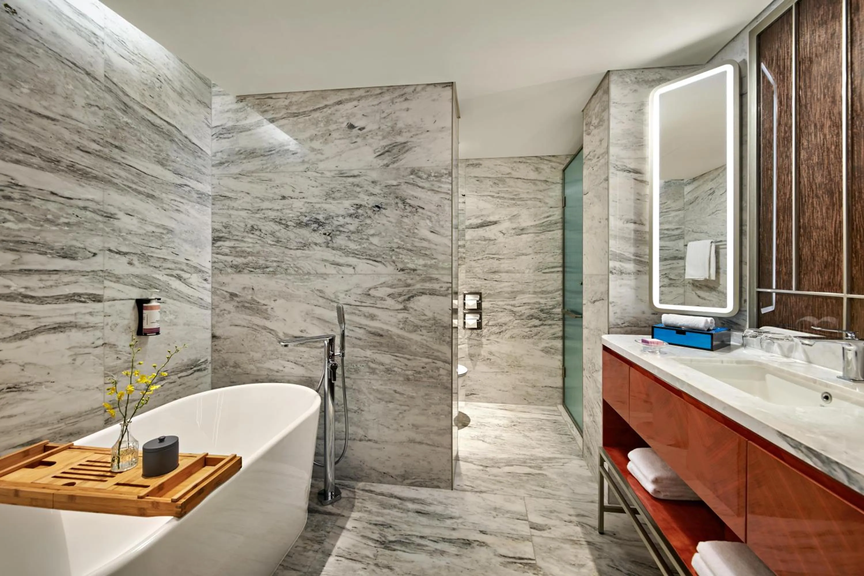 Toilet in Mövenpick Hotel Hanoi Centre