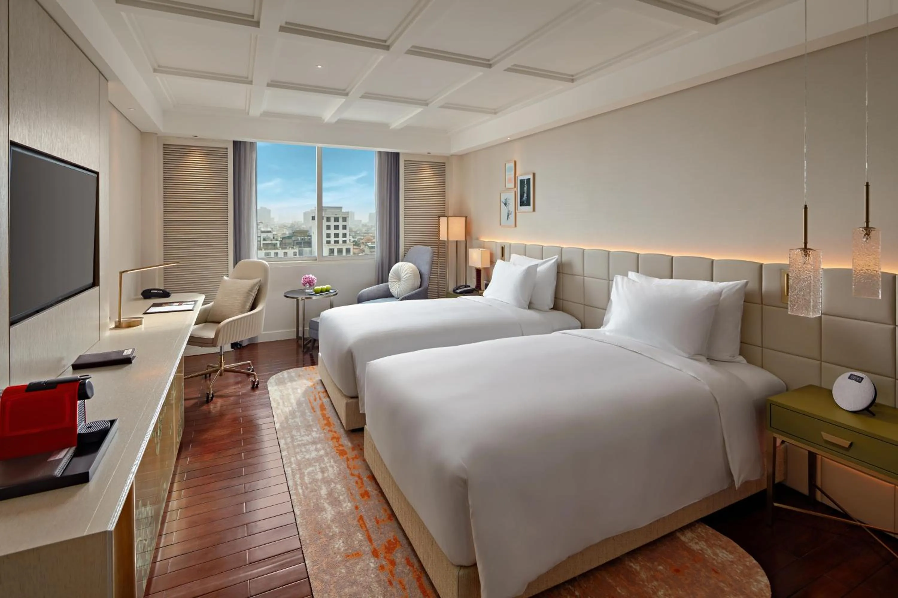 Coffee/tea facilities, Bed in Mövenpick Hotel Hanoi Centre