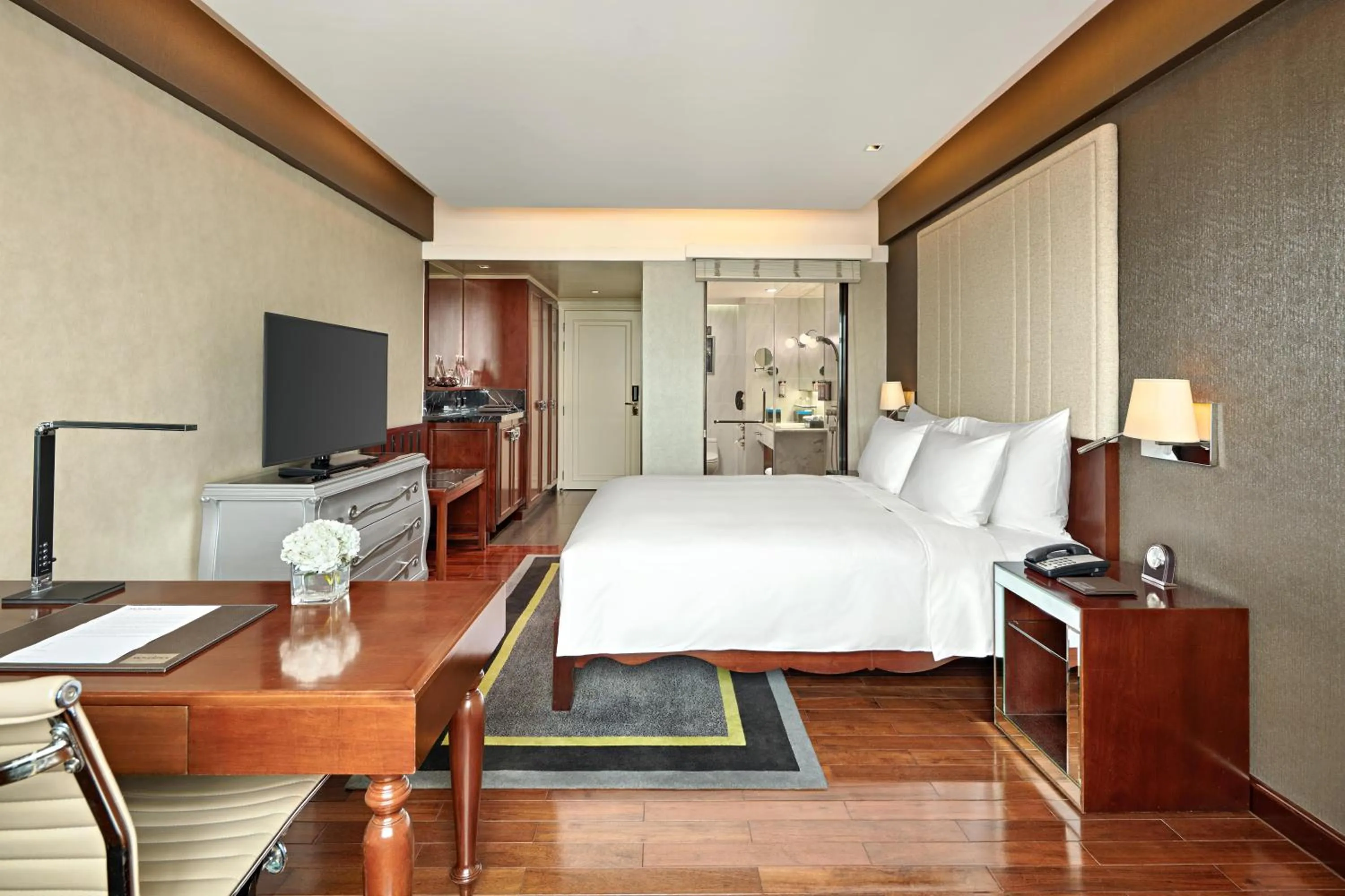 Shower, Bed in Mövenpick Hotel Hanoi Centre