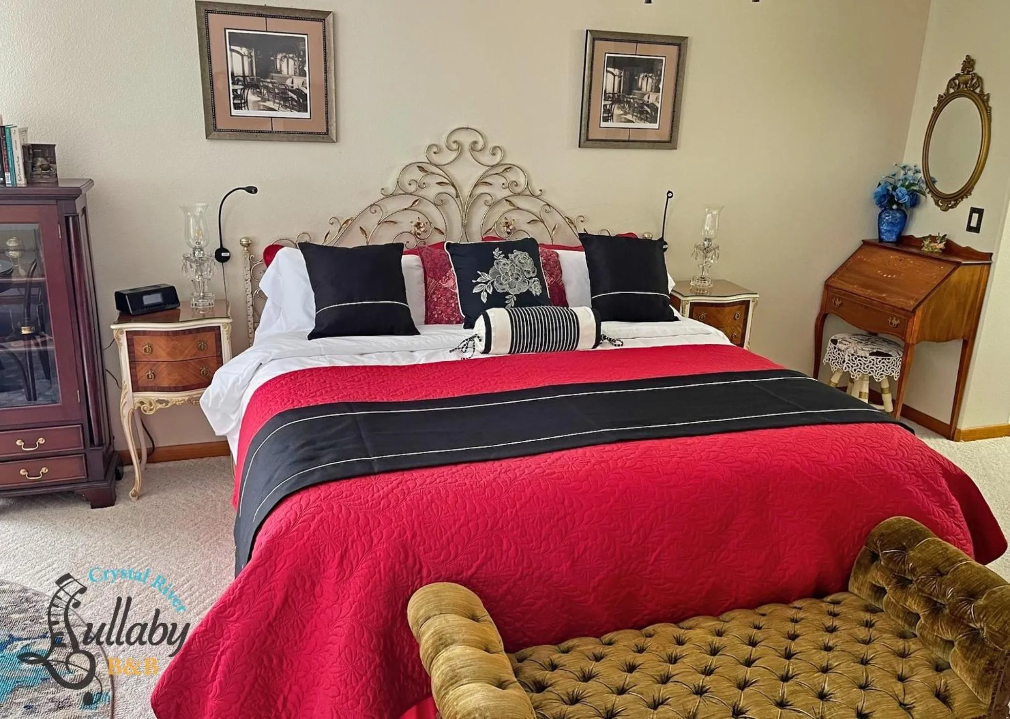 Bed in Crystal River Lullaby B&B