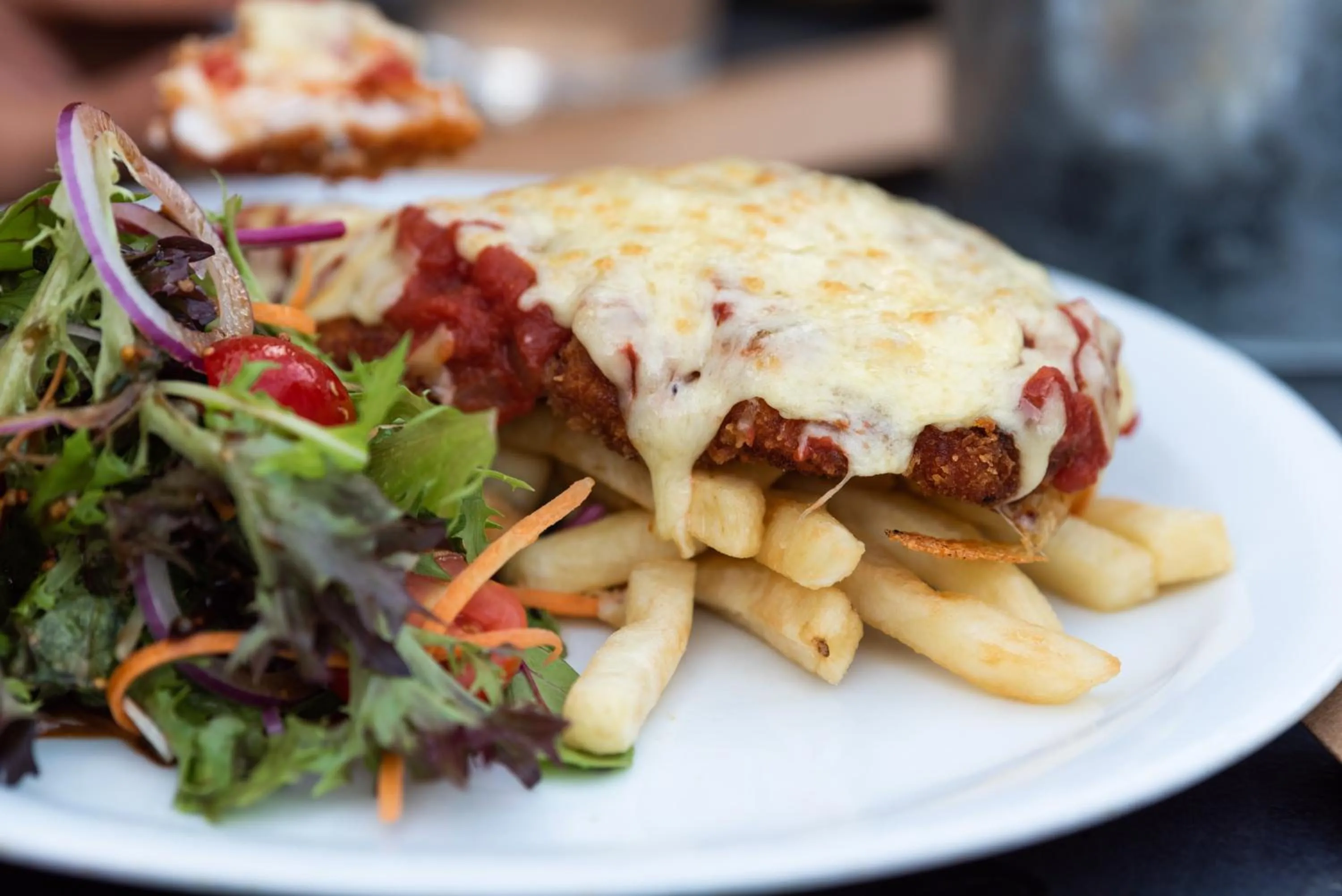 Restaurant/places to eat in New Crown Hotel Motel