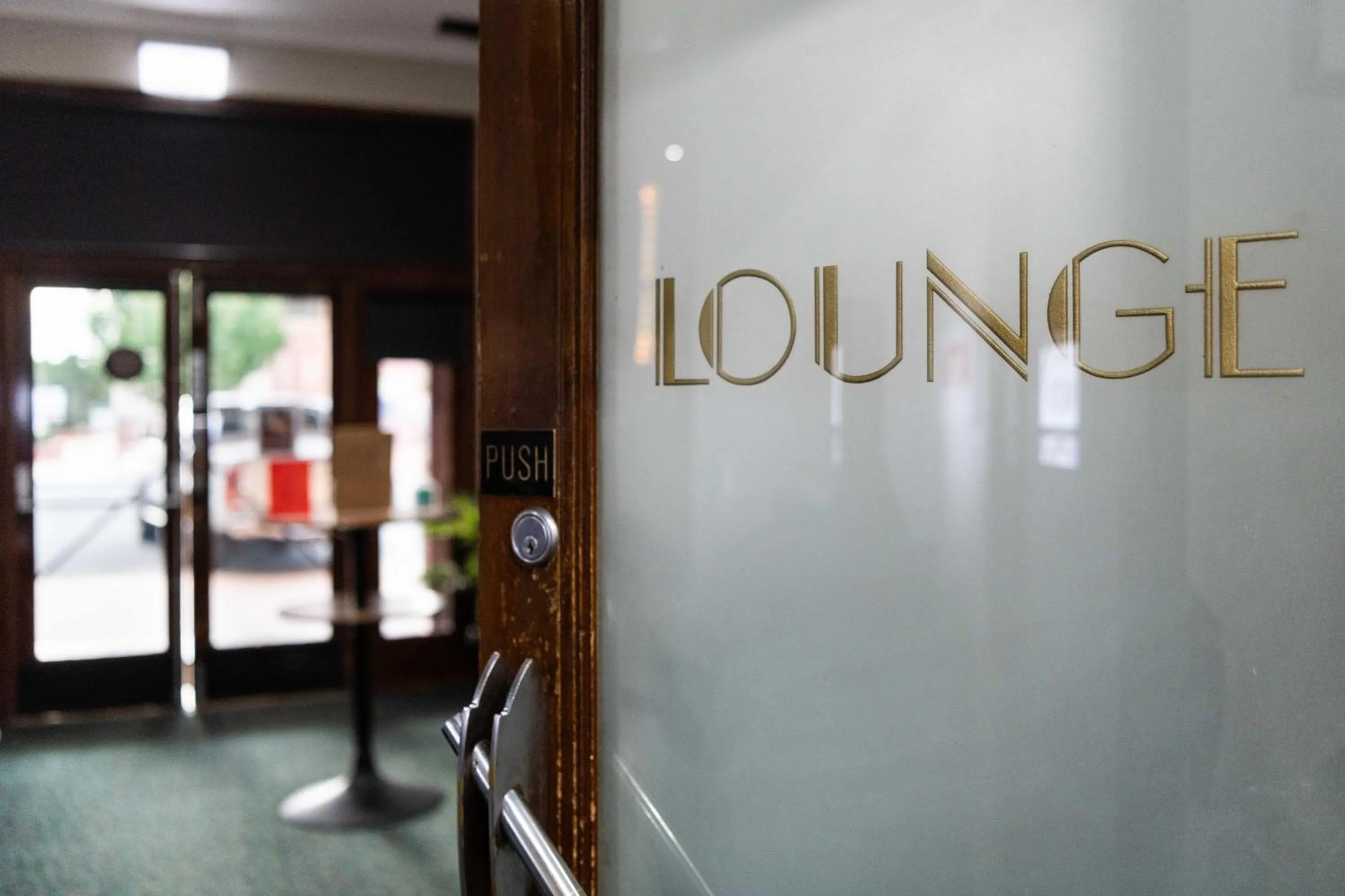 Facade/entrance in New Crown Hotel Motel