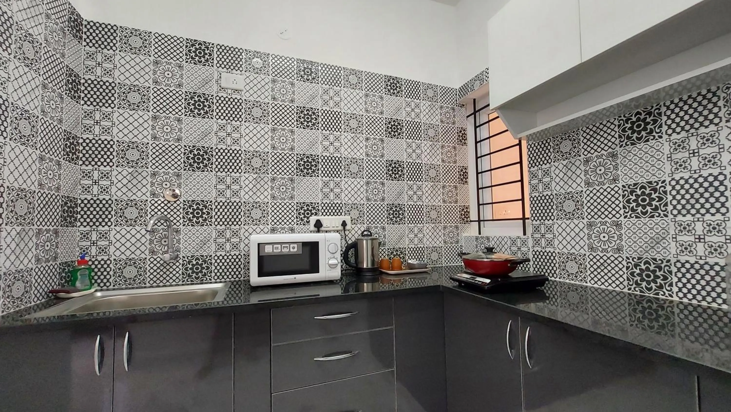 Kitchen or kitchenette in Tranquil Serviced Apartments - HSR Layout