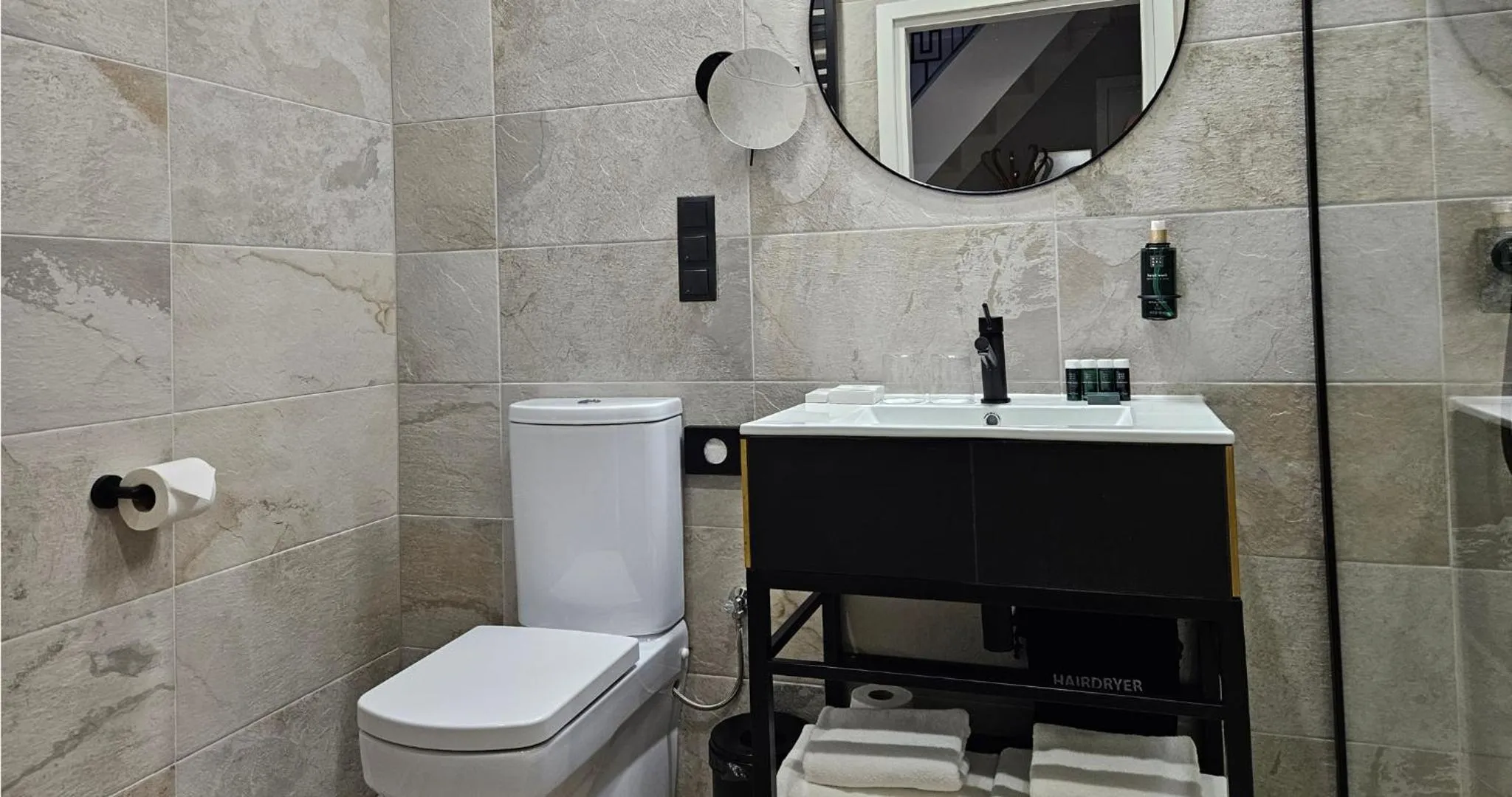 Toilet in Hotel Pavco