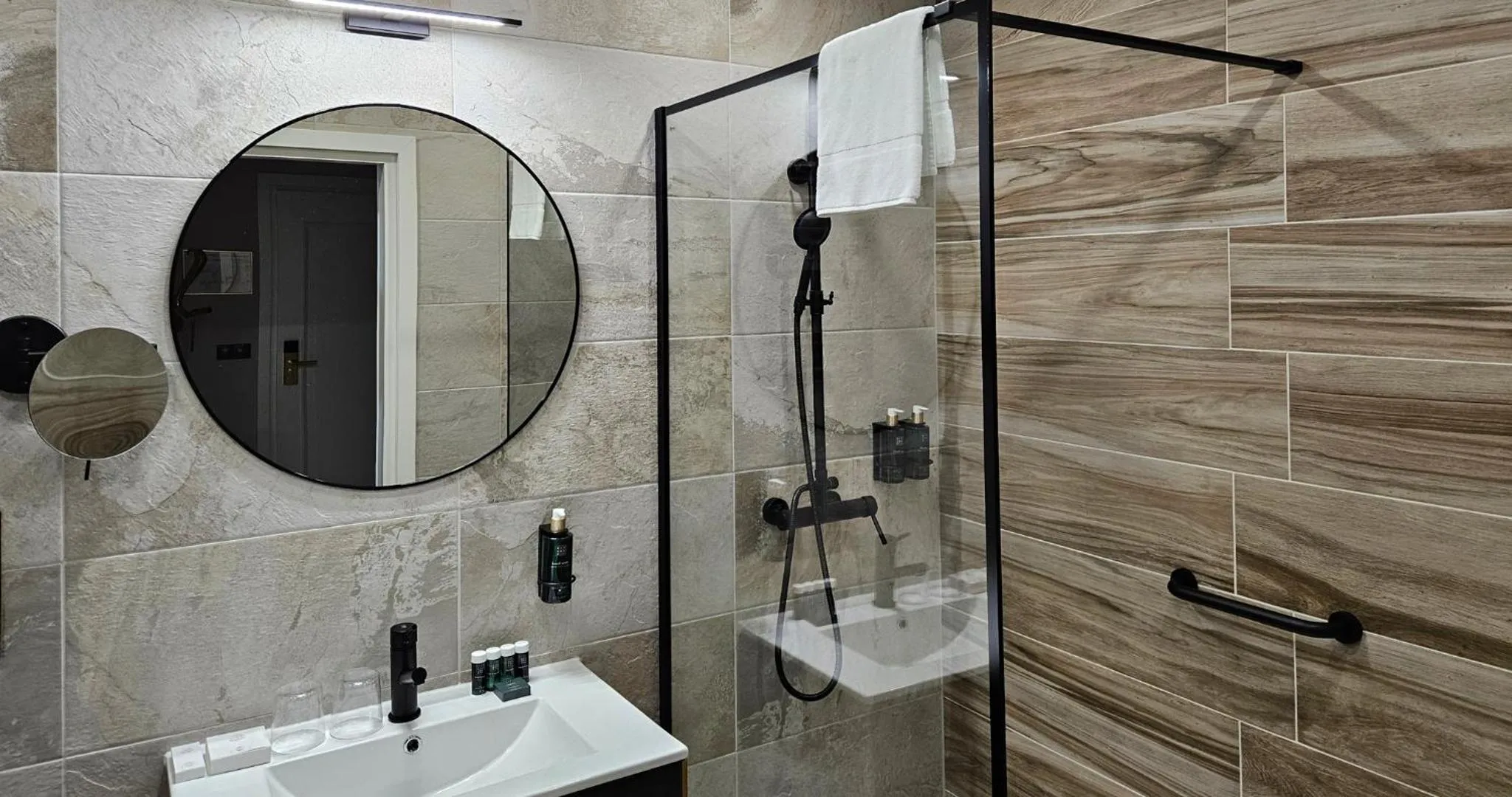 Shower in Hotel Pavco