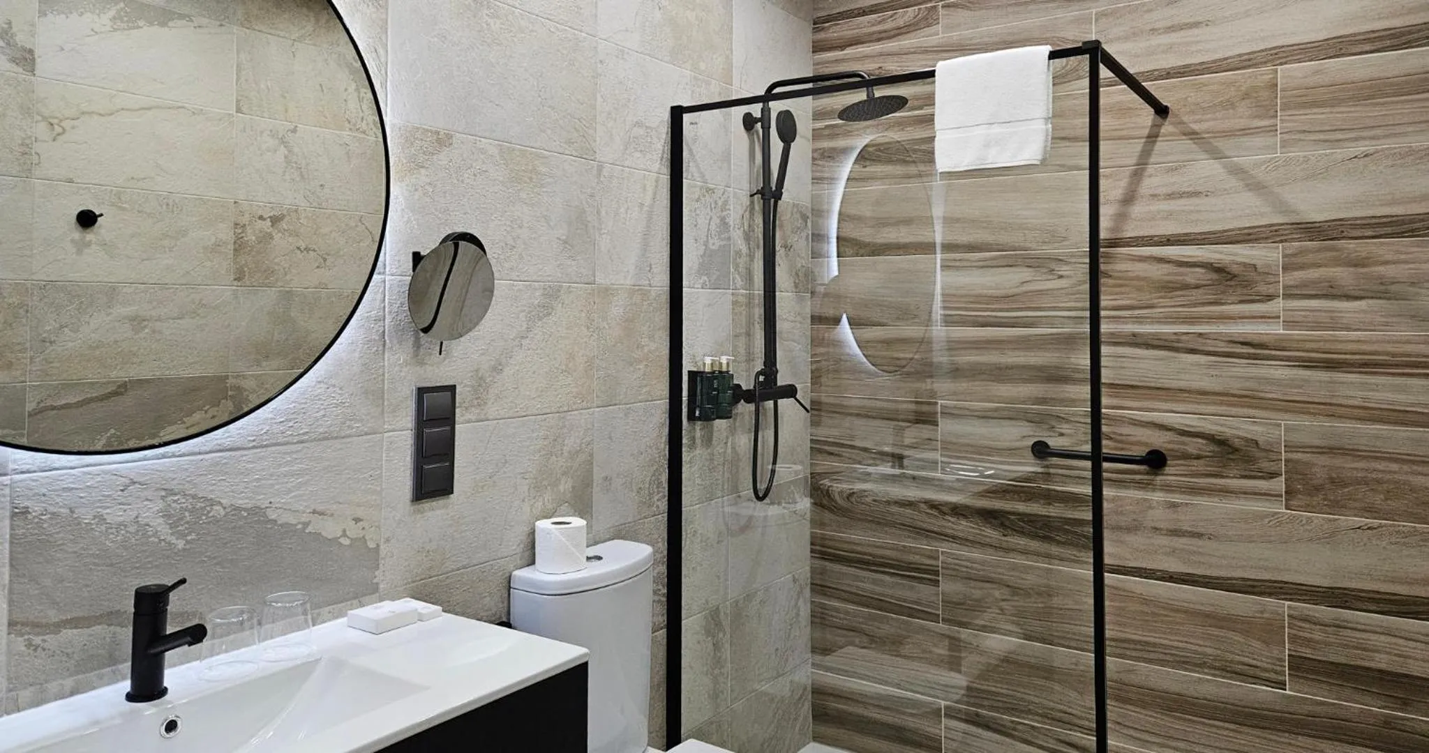 Shower in Hotel Pavco