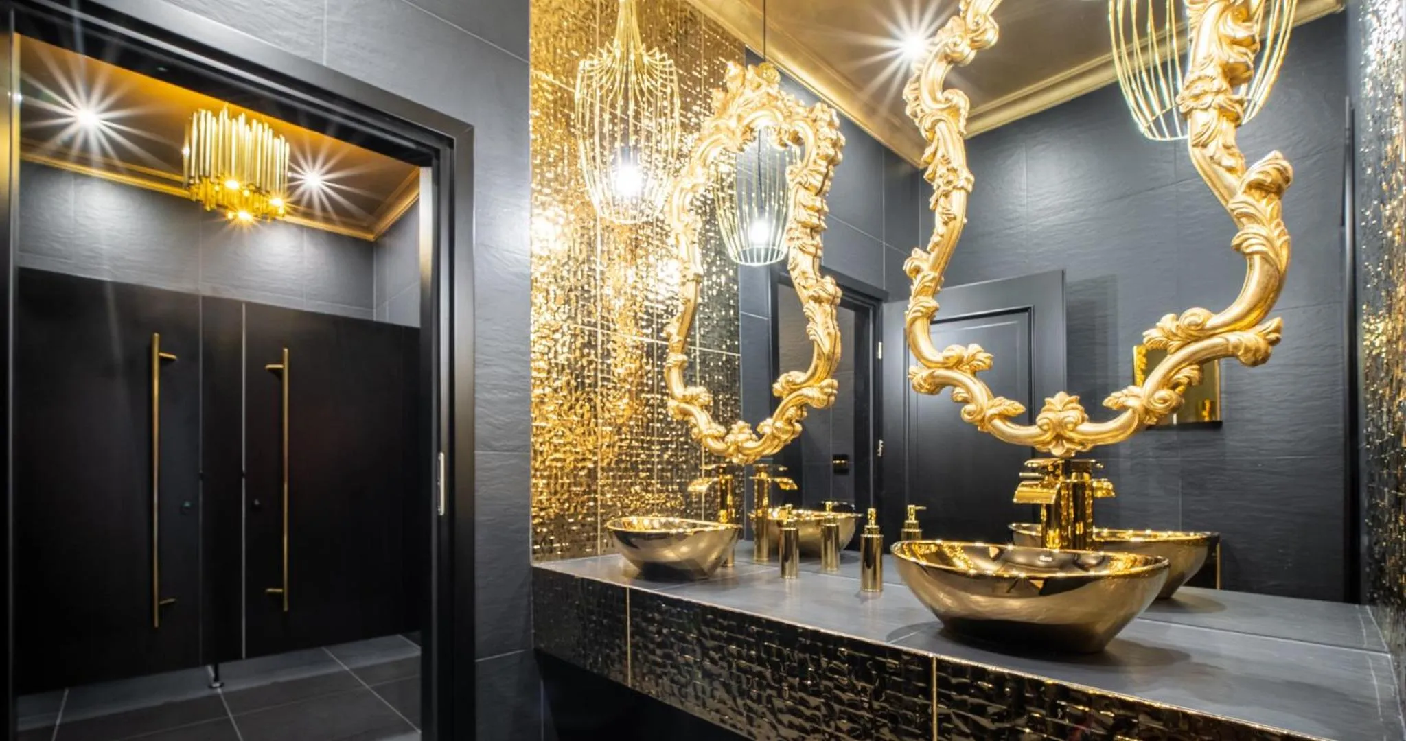 Toilet in Hotel Pavco