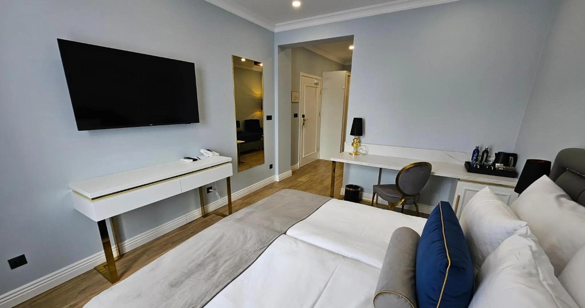 TV and multimedia, Bed in Hotel Pavco