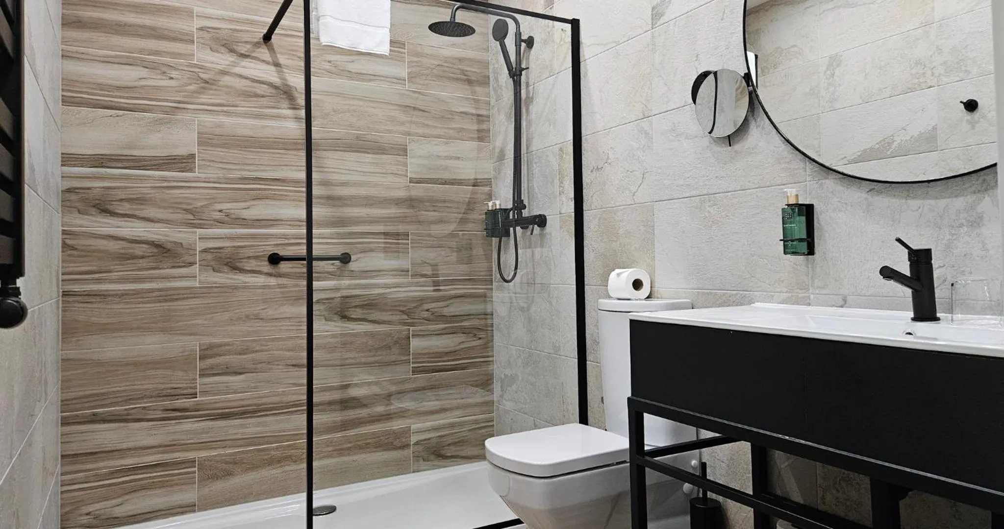 Shower in Hotel Pavco