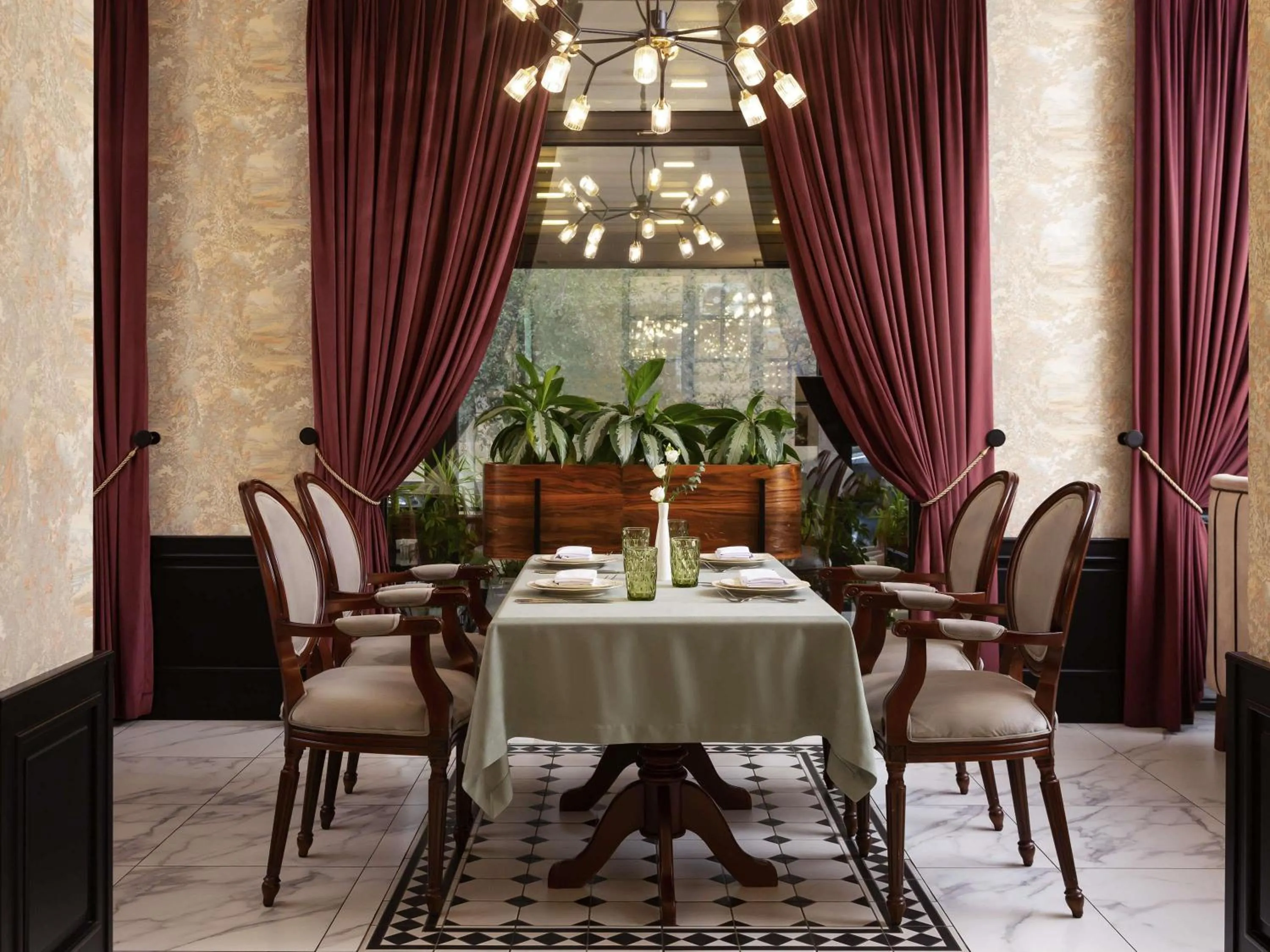 Restaurant/places to eat in Mercure Tashkent South