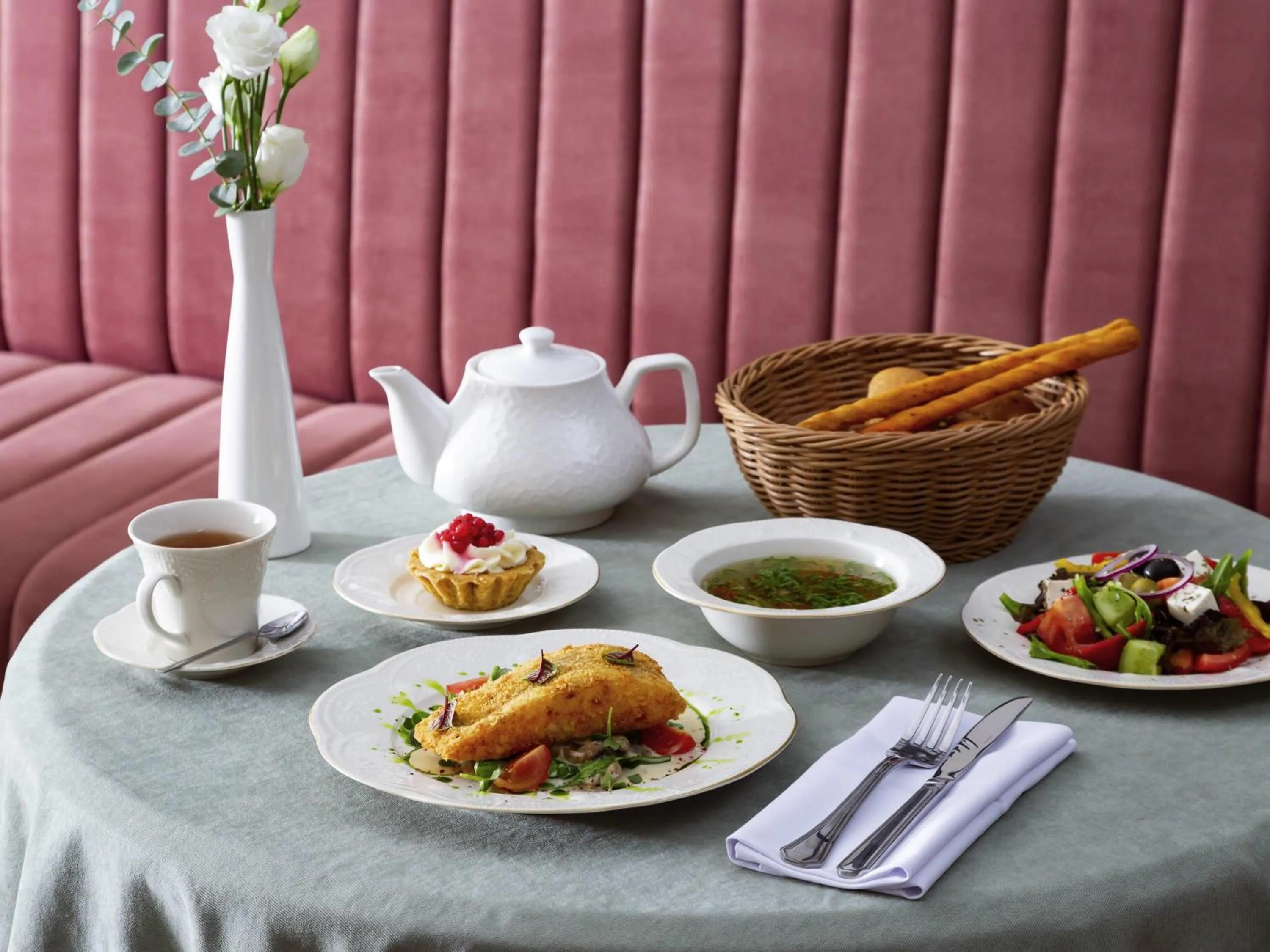 Restaurant/places to eat in Mercure Tashkent South