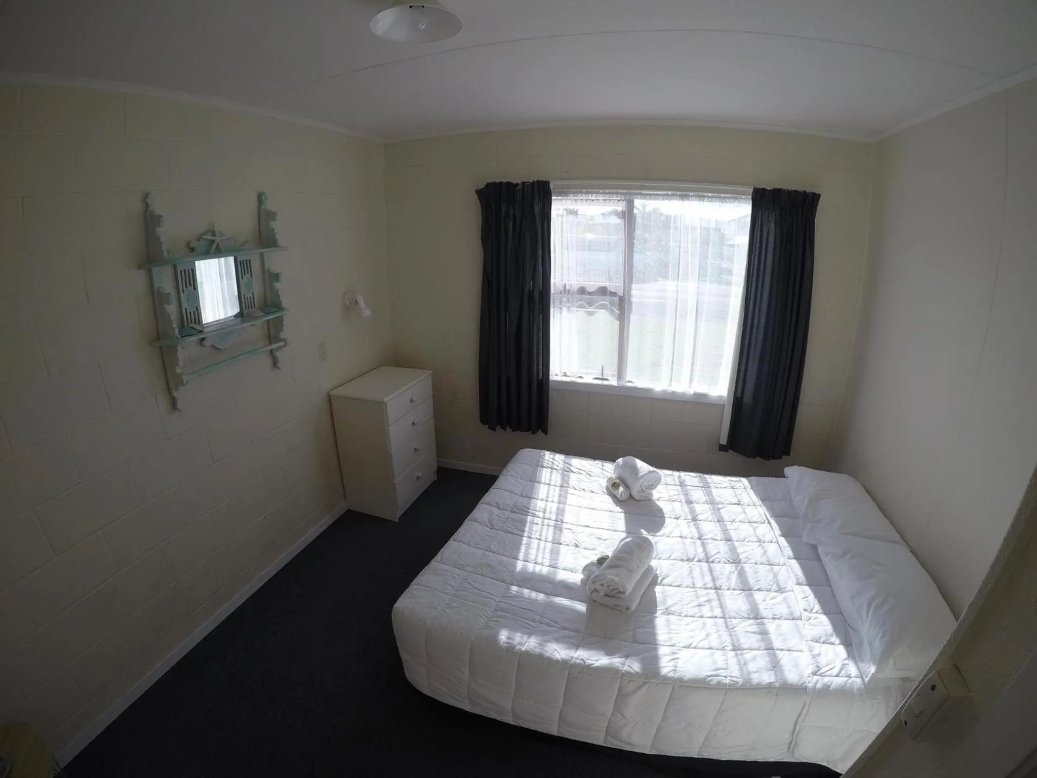 Bedroom, Bed in Whitianga Motel