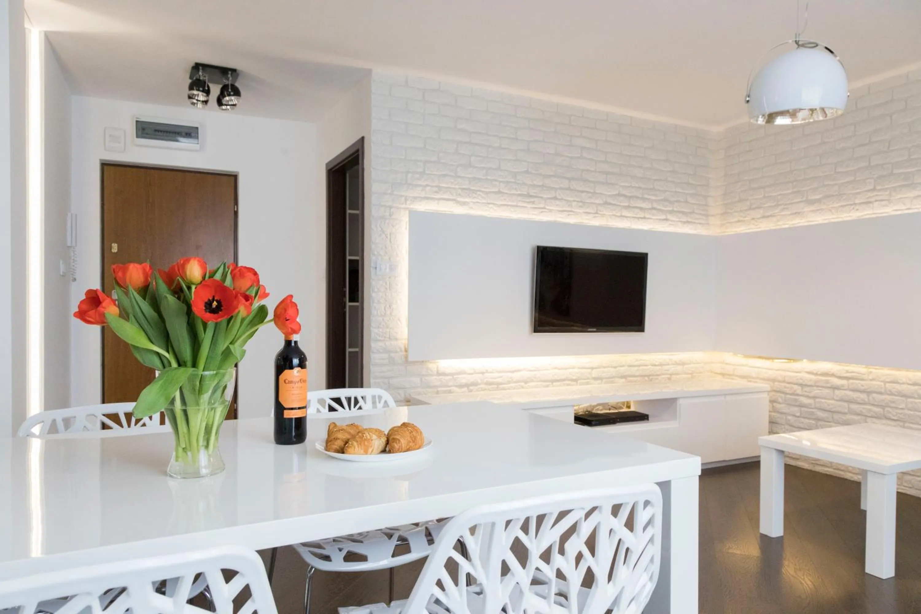 TV and multimedia in Apartament One by Your Freedom