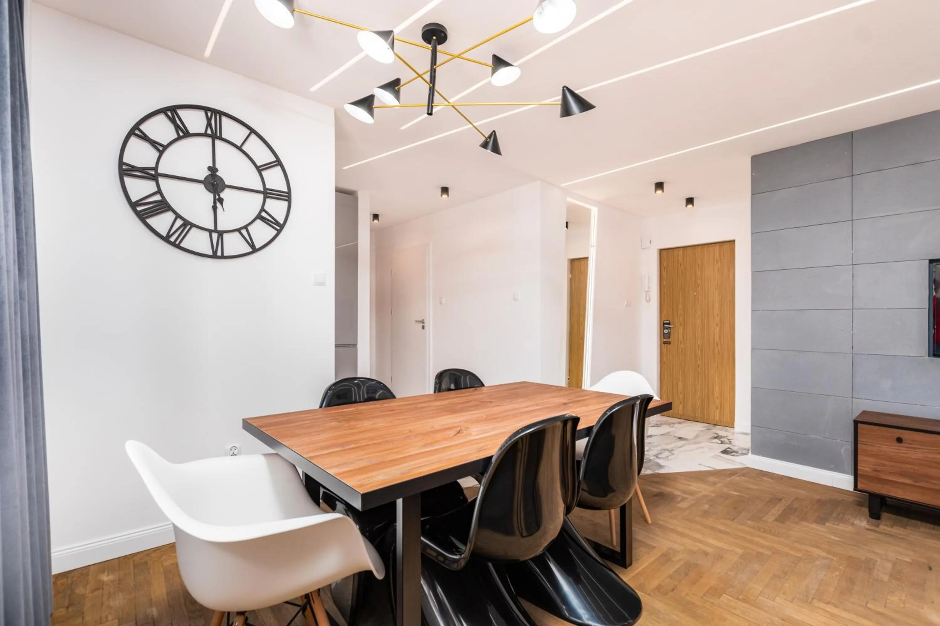 Dining area in Apartament One by Your Freedom