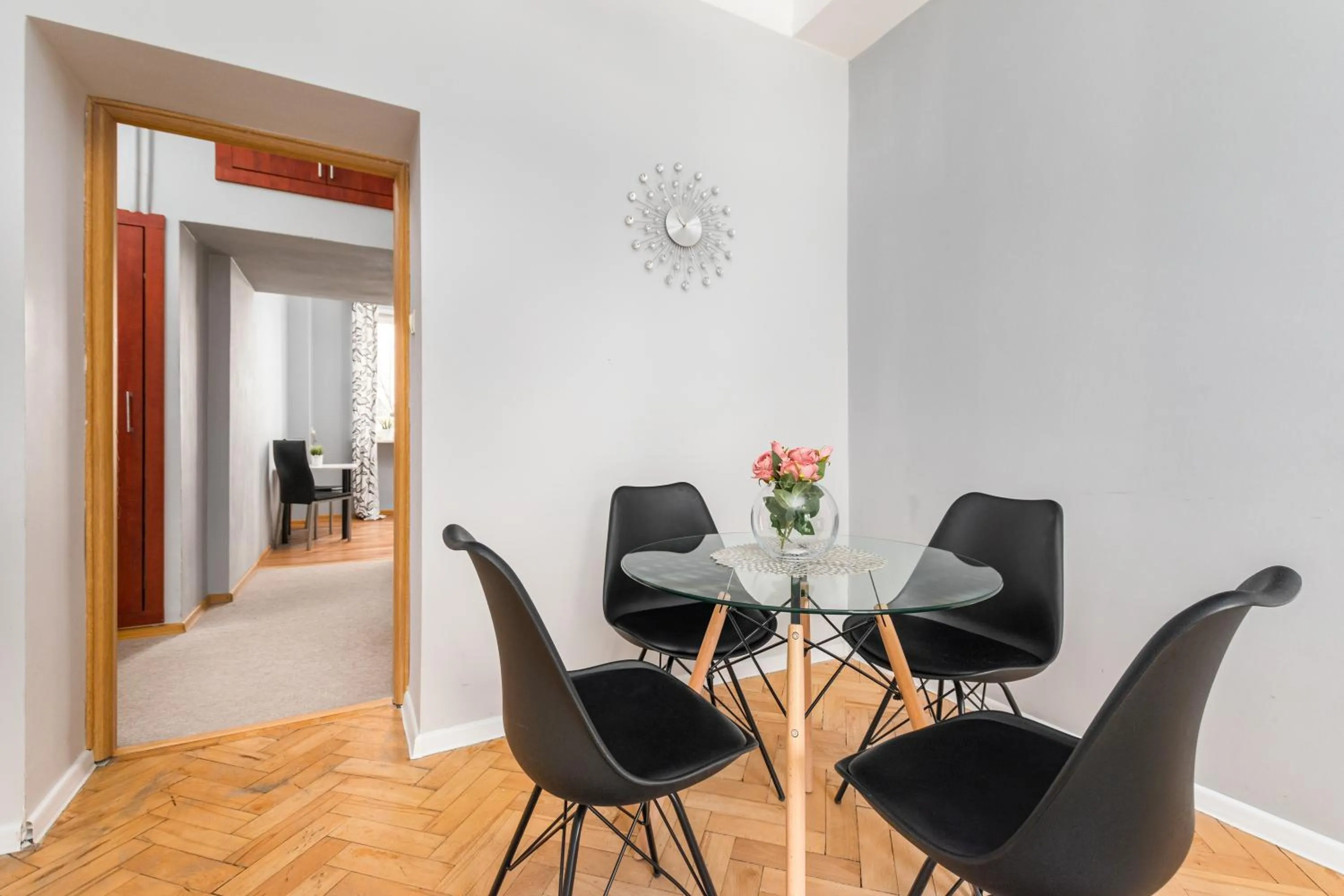 Dining area in Apartament One by Your Freedom