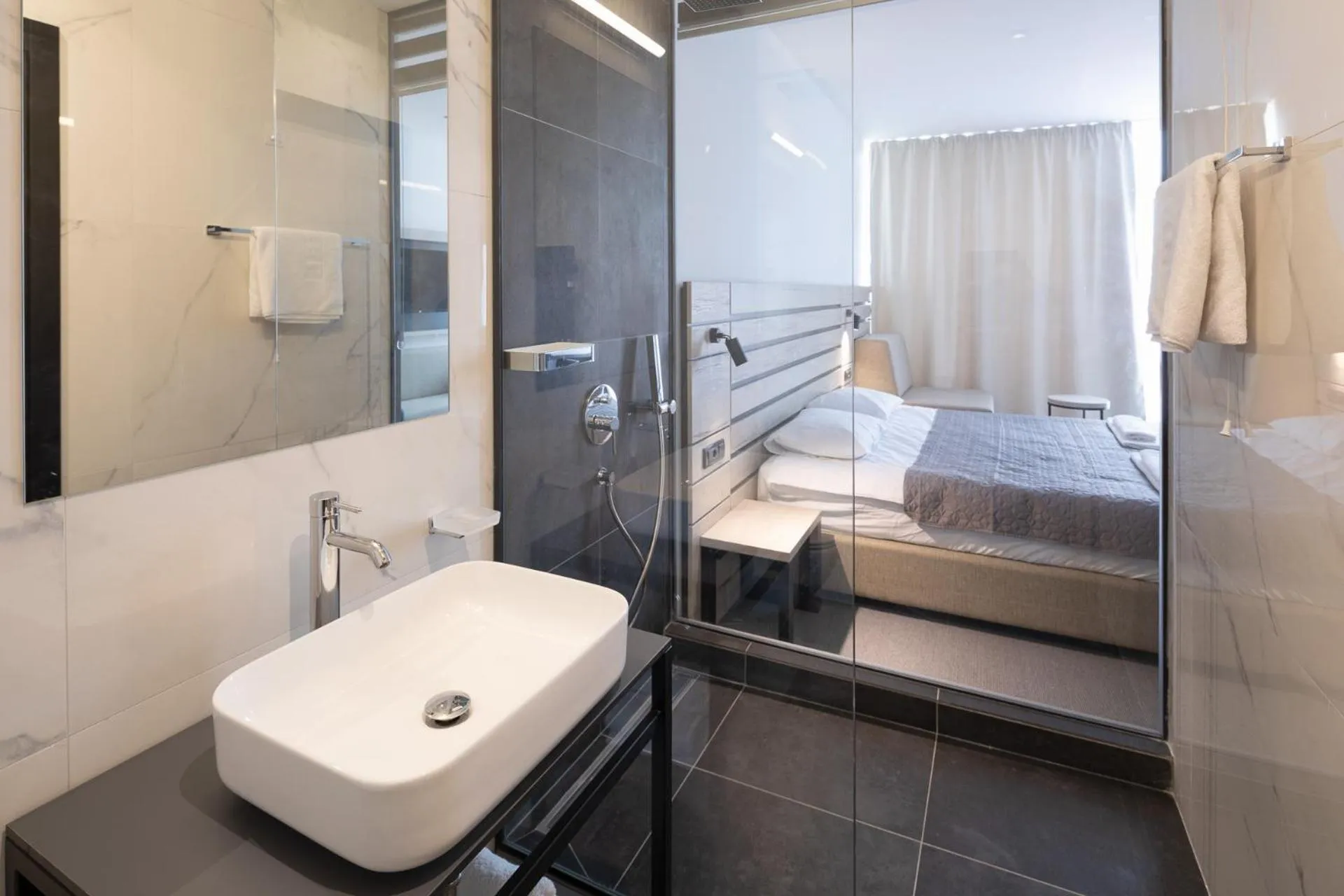 Photo of the whole room in Super seven inn