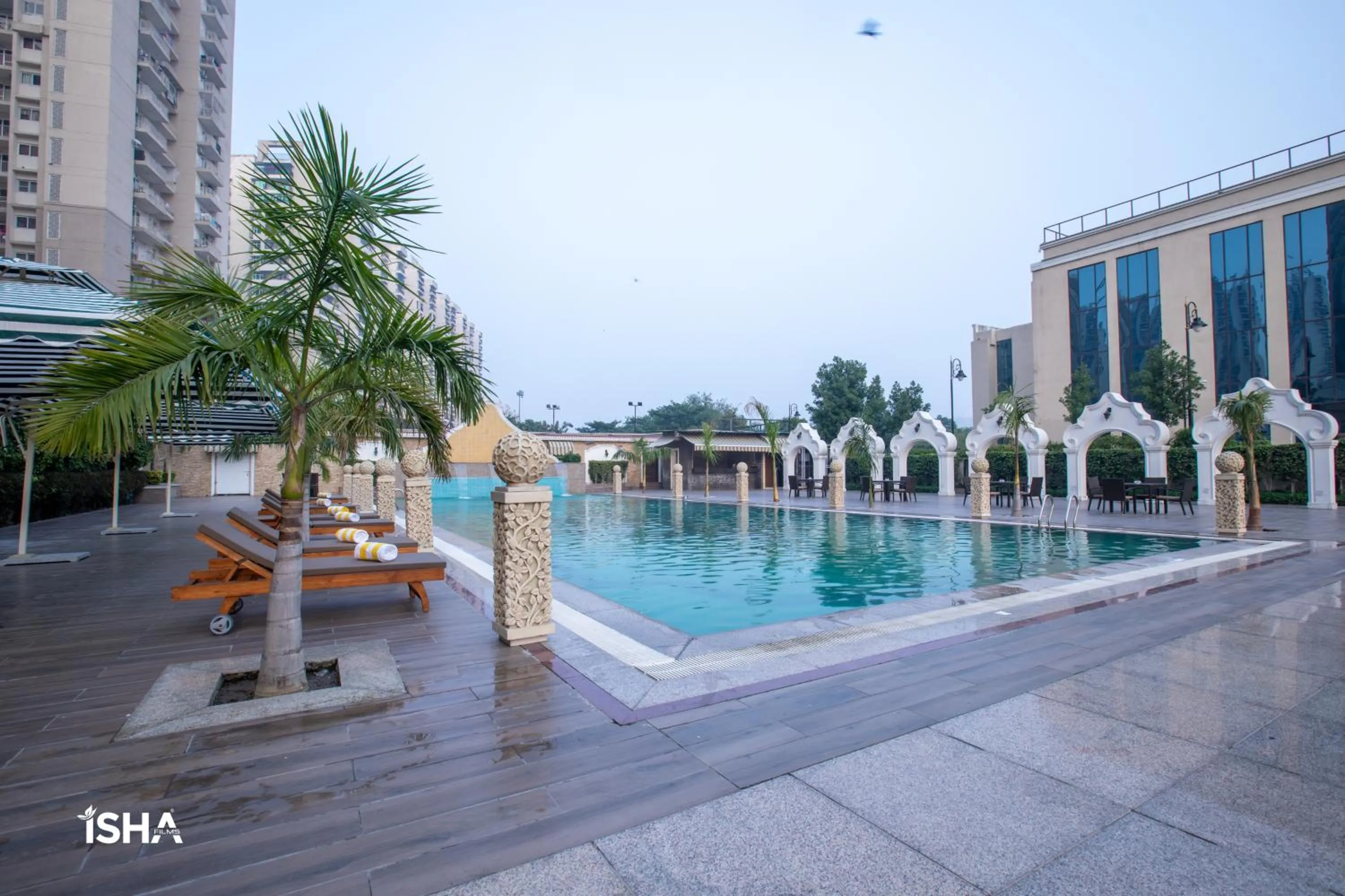  in The Gaurs Sarovar Premiere