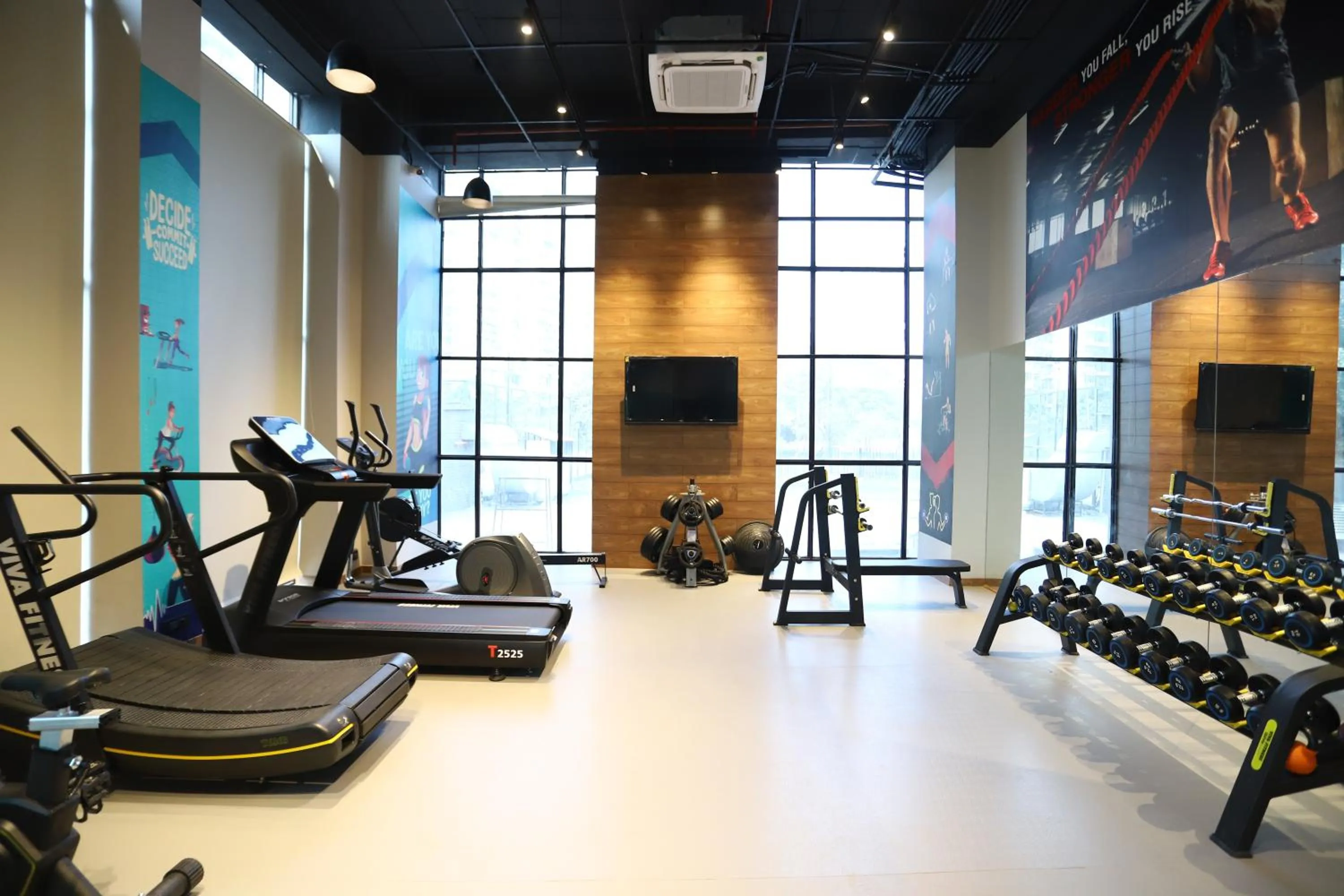 Fitness centre/facilities in The Gaurs Sarovar Premiere