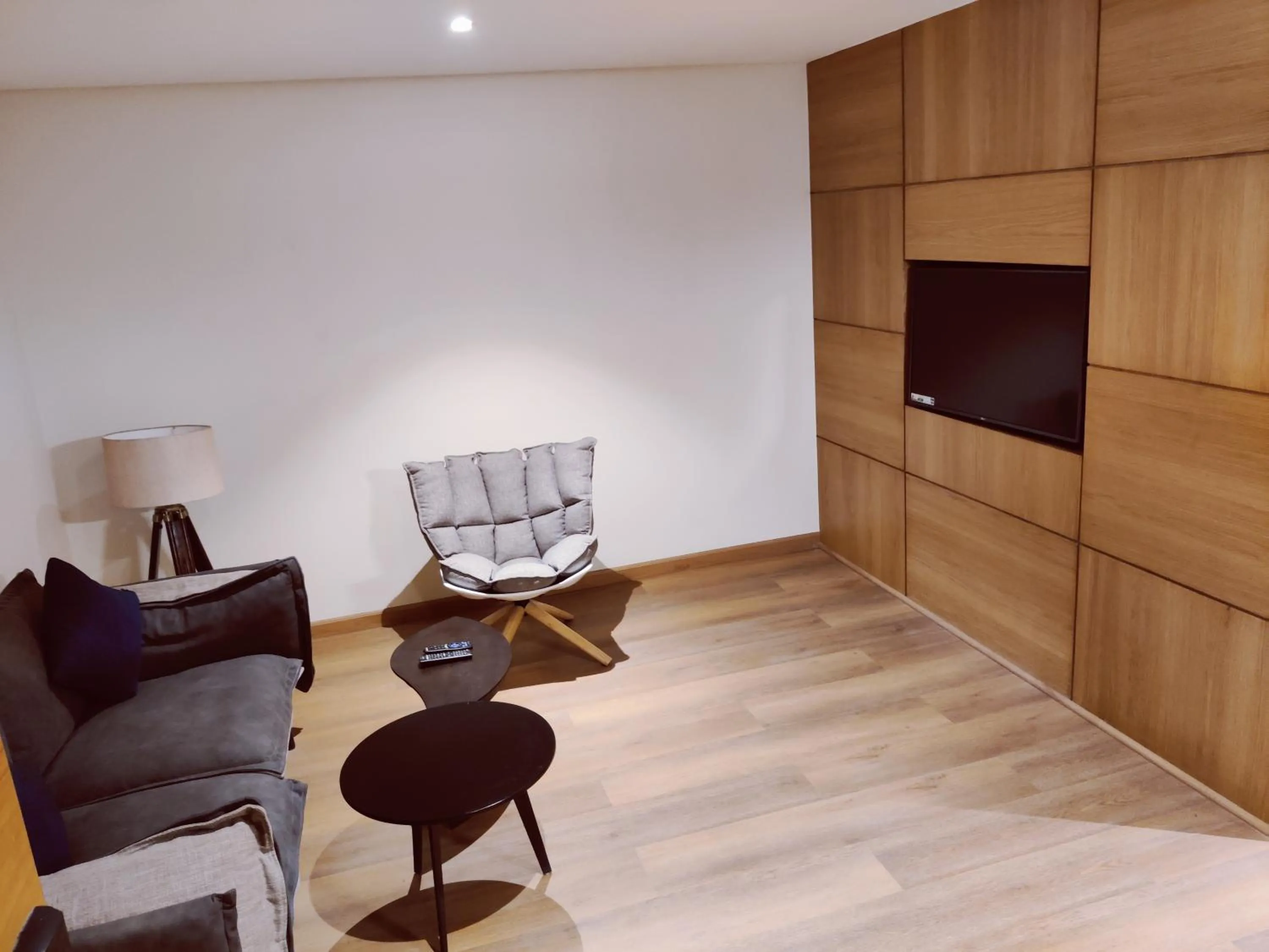 TV and multimedia in The Fern Residency, Jamnagar